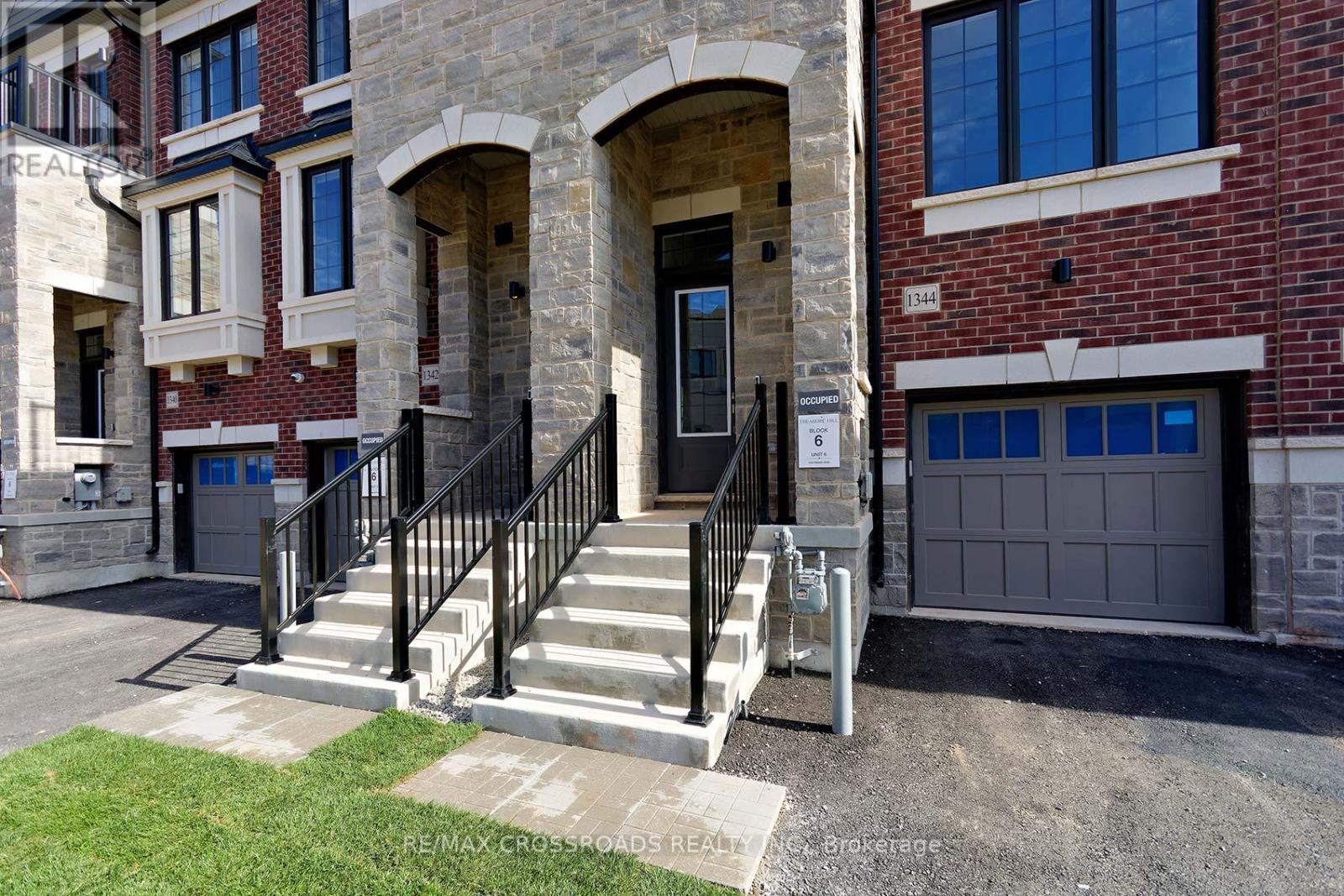 1344 Kobzar Drive, Oakville, Ontario  L6M 4L8 - Photo 4 - W13466890