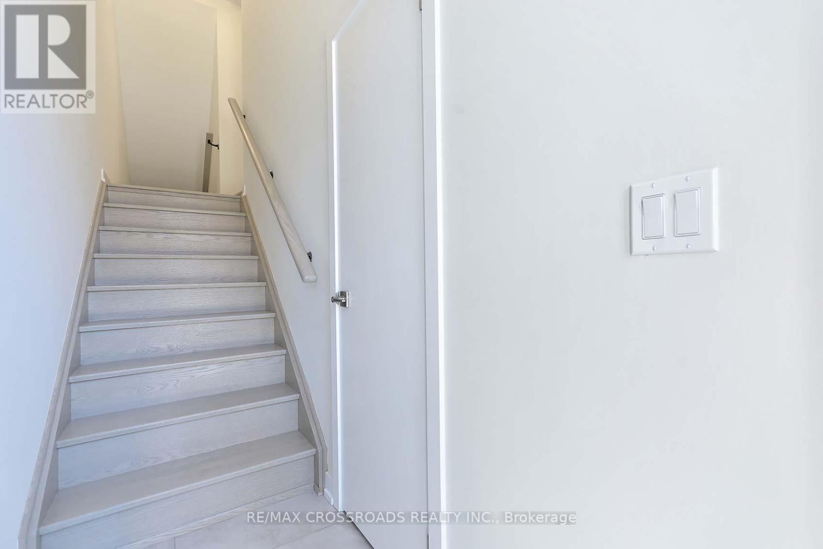 1344 Kobzar Drive, Oakville, Ontario  L6M 4L8 - Photo 7 - W13466890