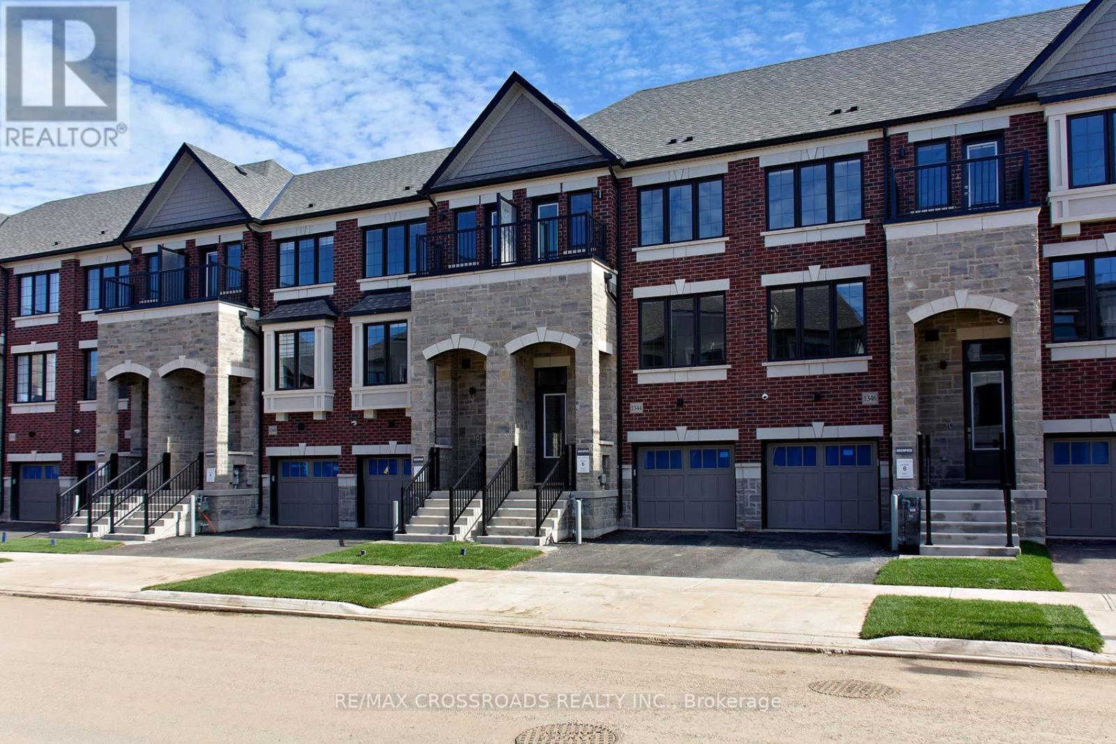 1344 Kobzar Drive, Oakville, Ontario  L6M 4L8 - Photo 2 - W13466890