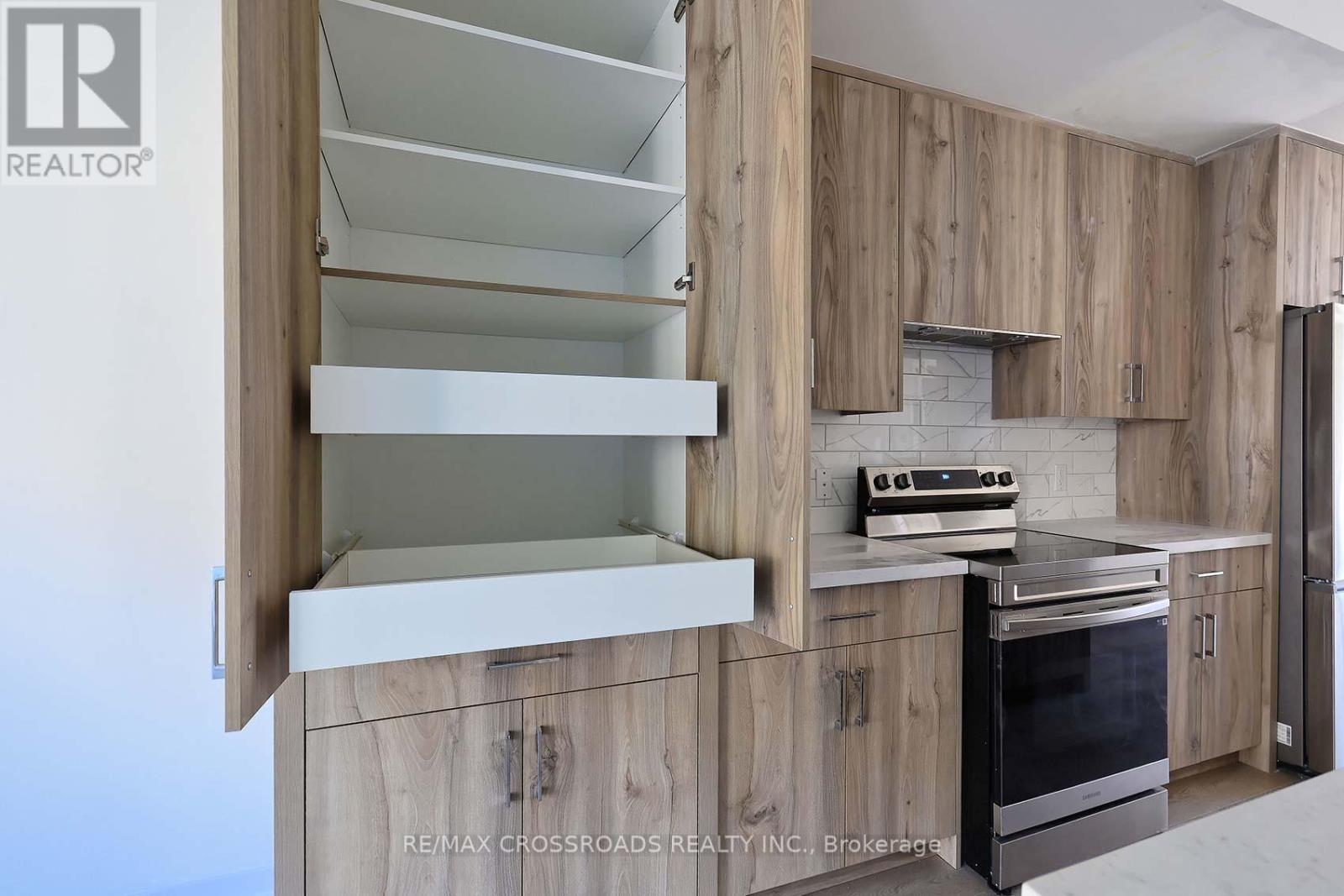 1344 Kobzar Drive, Oakville, Ontario  L6M 4L8 - Photo 12 - W13466890