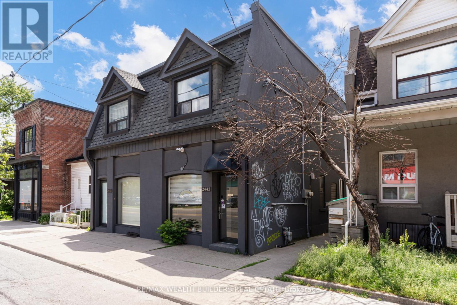 2443 DUNDAS STREET W, Toronto, Ontario