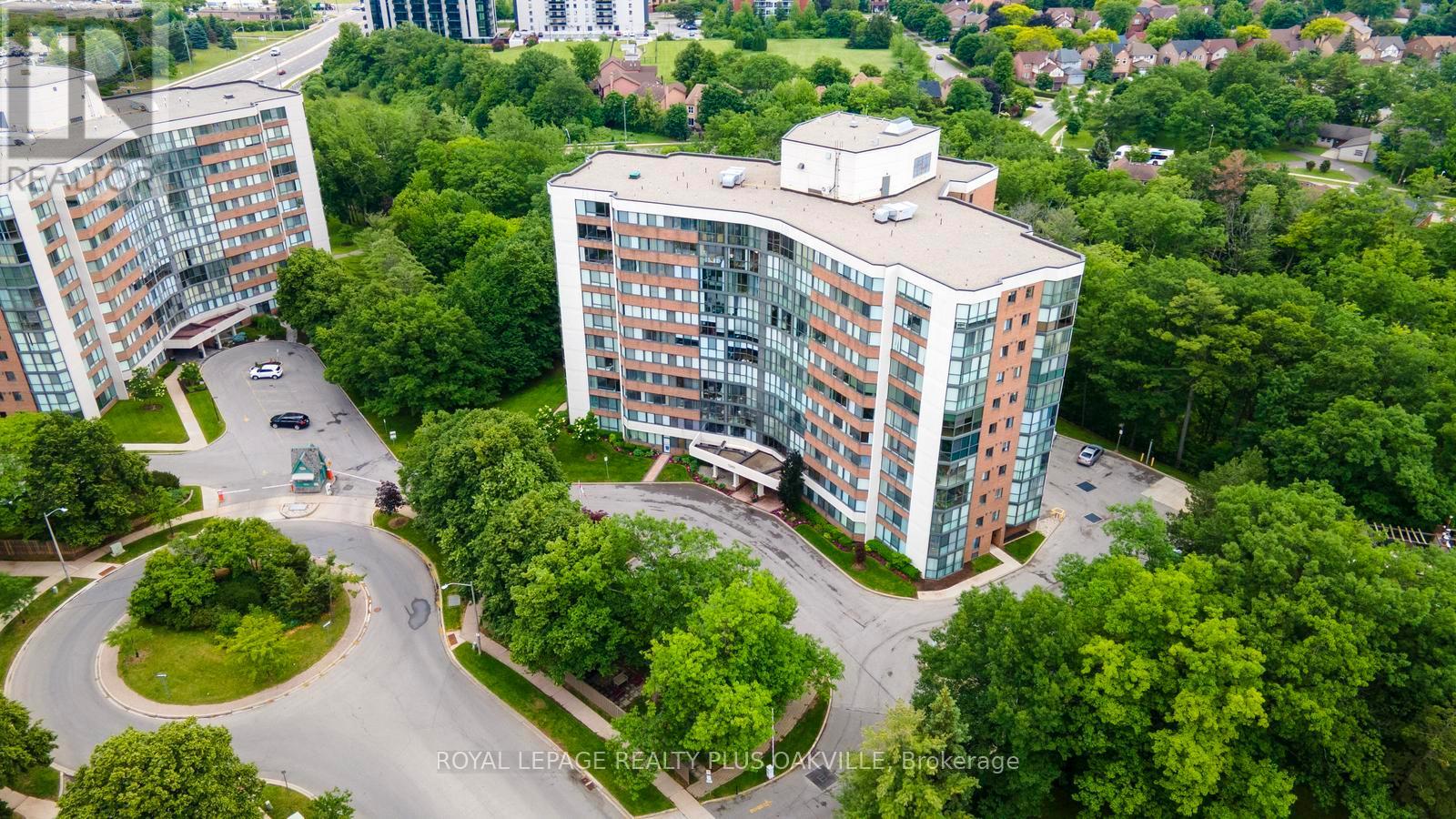 1006 - 1240 Marlborough Court, Oakville, Ontario  L6H 3K7 - Photo 2 - W13467810