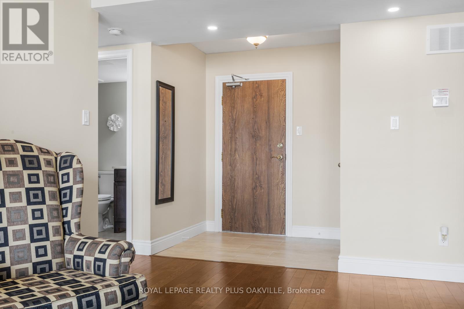1006 - 1240 Marlborough Court, Oakville, Ontario  L6H 3K7 - Photo 4 - W13467810