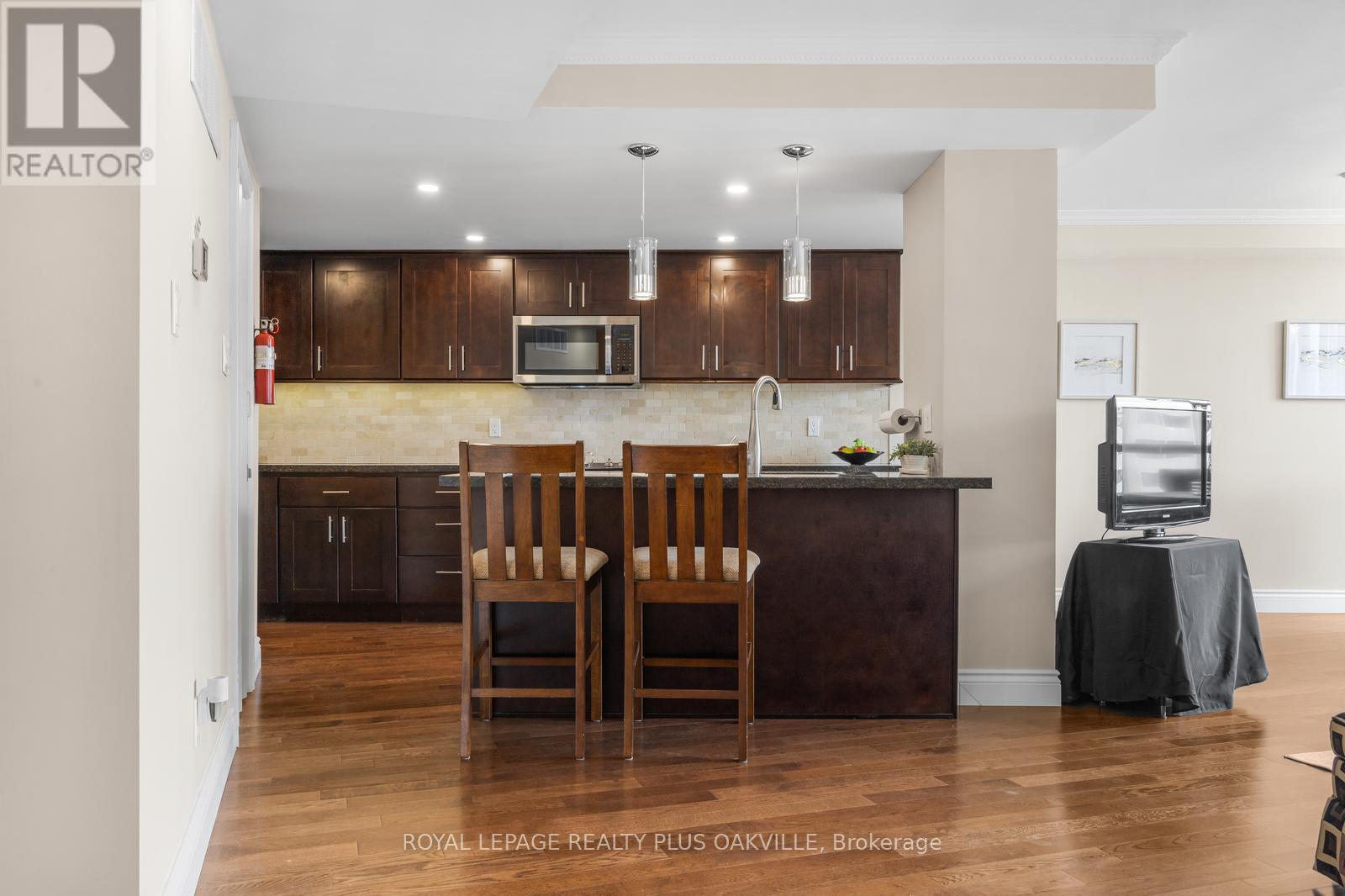 1006 - 1240 Marlborough Court, Oakville, Ontario  L6H 3K7 - Photo 6 - W13467810
