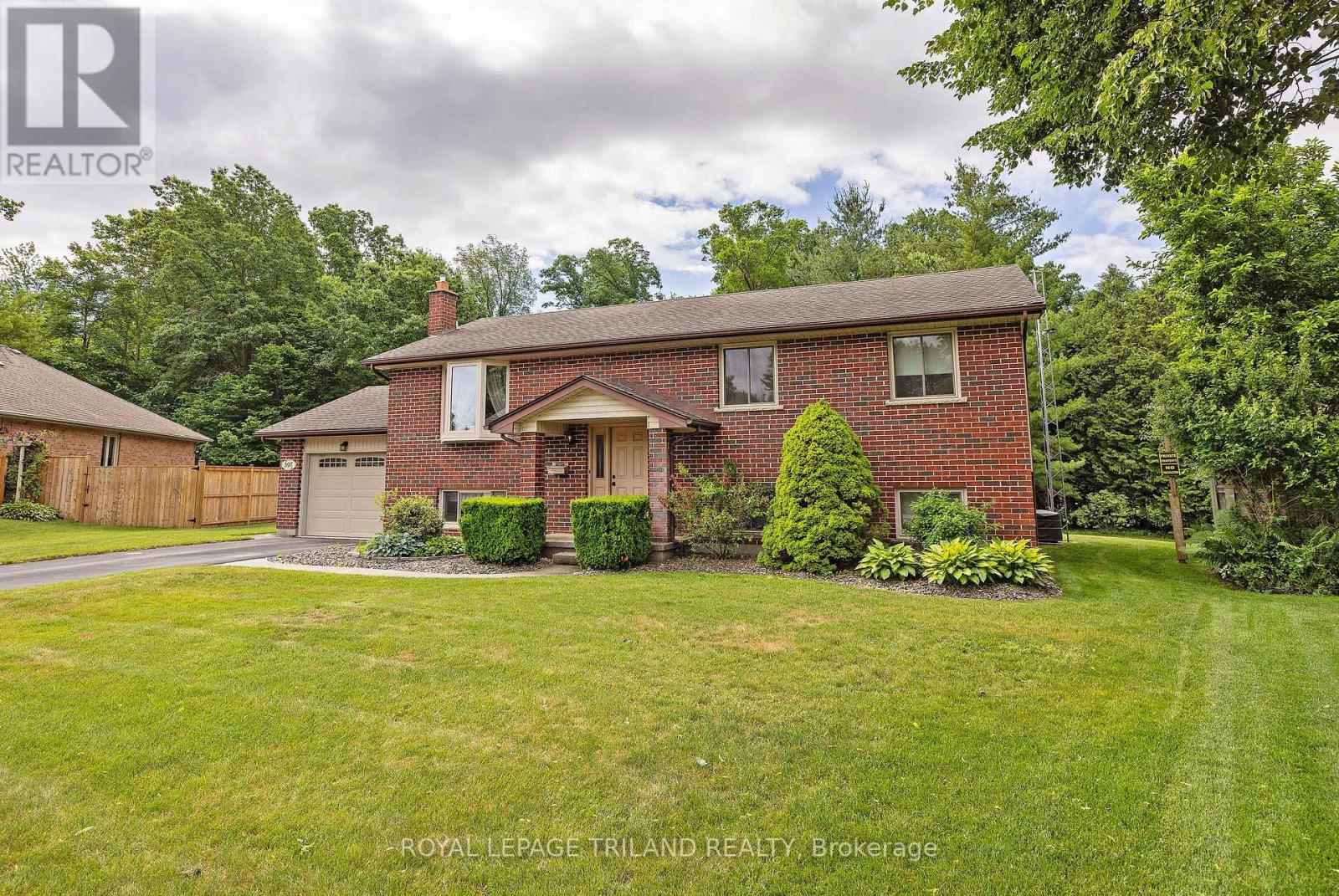 597 Seburn Drive, Strathroy-Caradoc, Ontario  N0L 1W0 - Photo 2 - X13468022