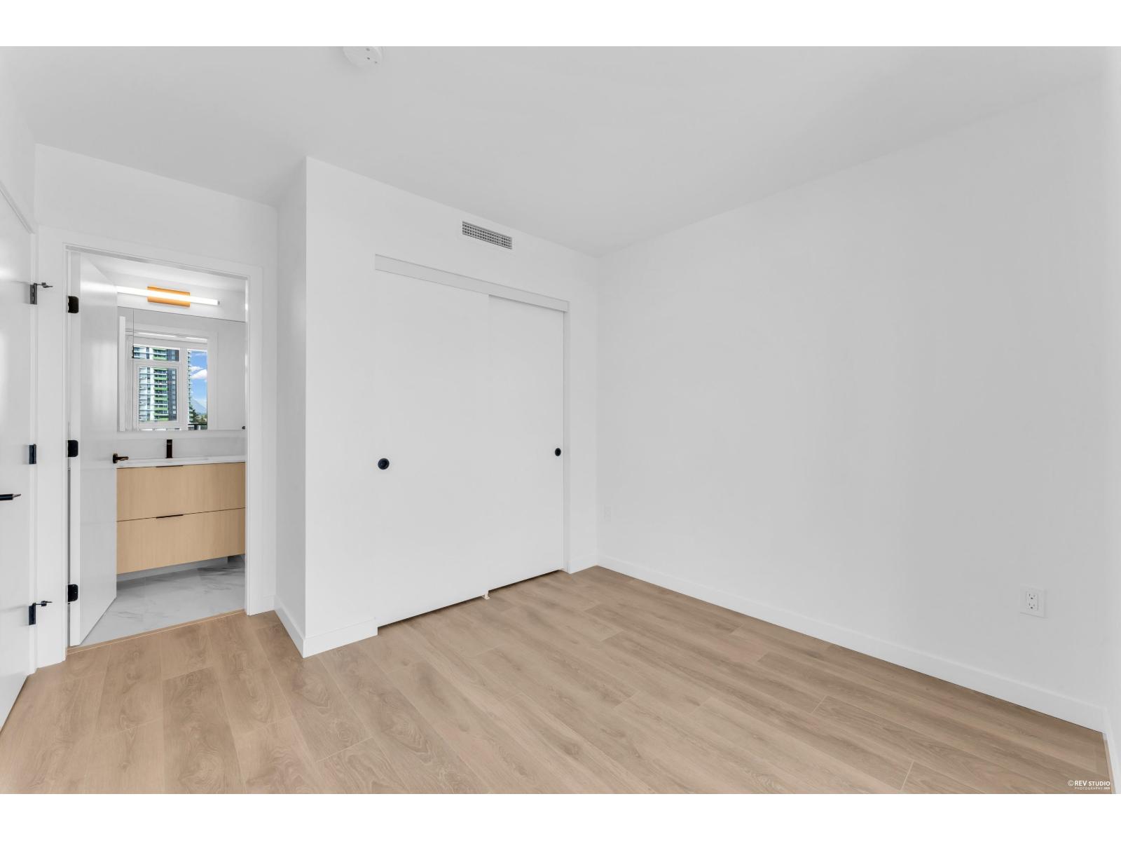 1111 13738 Central Avenue, Surrey, British Columbia  V3T 0X5 - Photo 11 - R3137639
