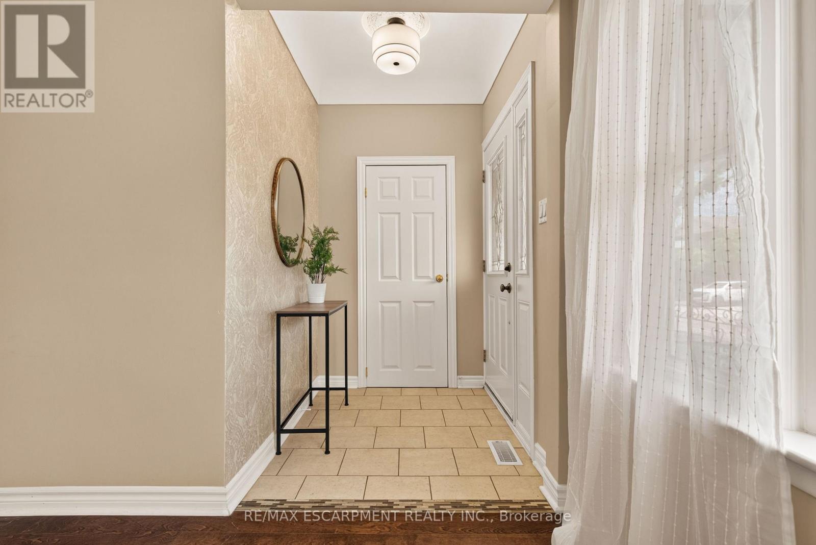 277 Normanhurst Avenue, Hamilton, Ontario  L8H 5N3 - Photo 3 - X13467860