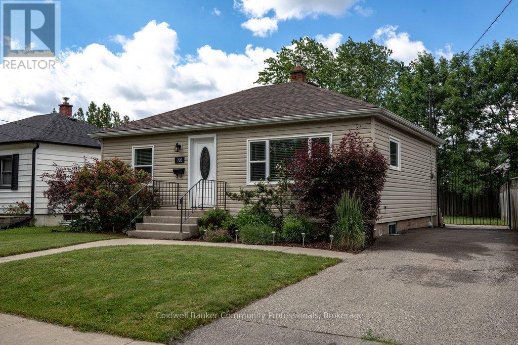 720 Britannia Avenue, Hamilton, Ontario  L8H 2A9 - Photo 2 - X13467976
