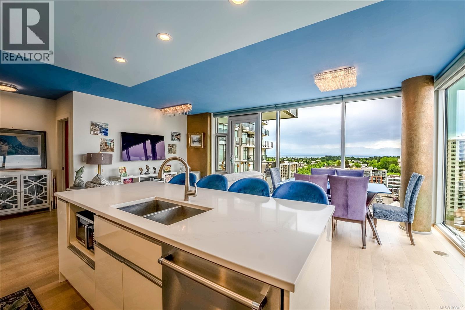 1402 989 Johnson St, Victoria, British Columbia  V8V 0E3 - Photo 11 - 1039490