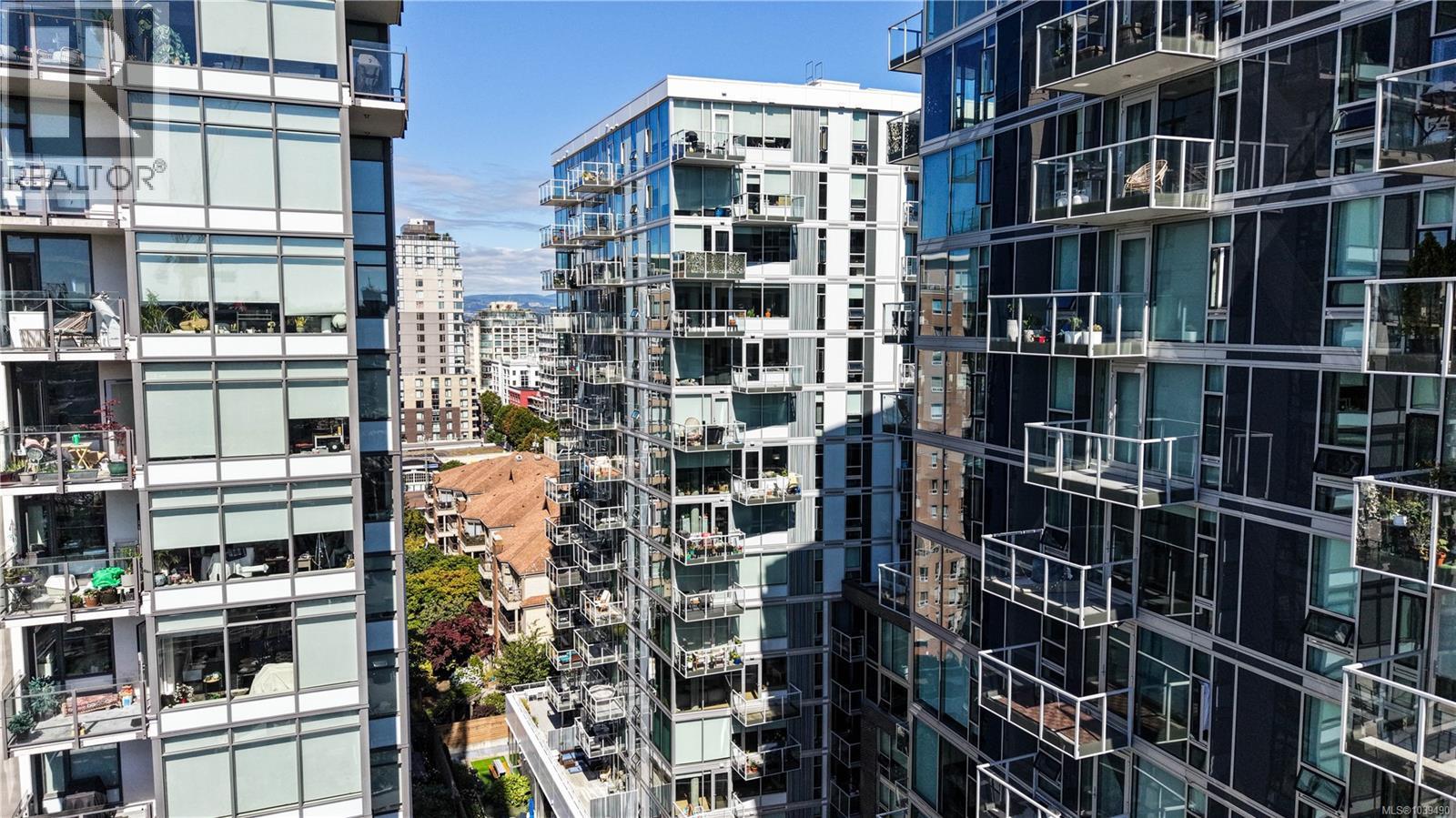 1402 989 Johnson St, Victoria, British Columbia  V8V 0E3 - Photo 54 - 1039490