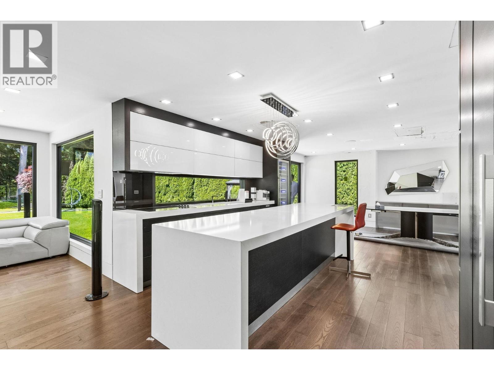 4577 Capilano Road, North Vancouver, British Columbia  V7R 4K2 - Photo 6 - R3137820