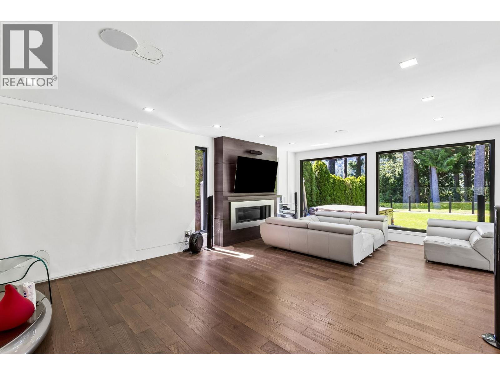 4577 Capilano Road, North Vancouver, British Columbia  V7R 4K2 - Photo 8 - R3137820
