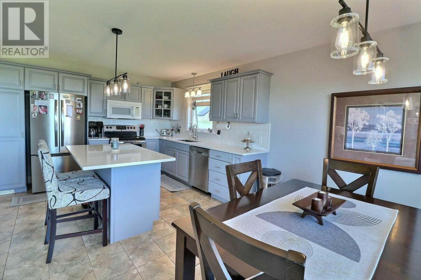 22 Gordon Gay Drive, Stratford, Prince Edward Island  C1B 0E8 - Photo 4 - 202615044