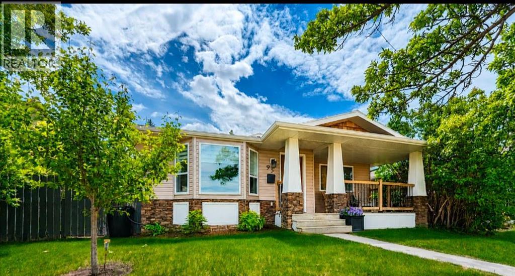 95 Hillgrove Crescent SW, calgary, Alberta