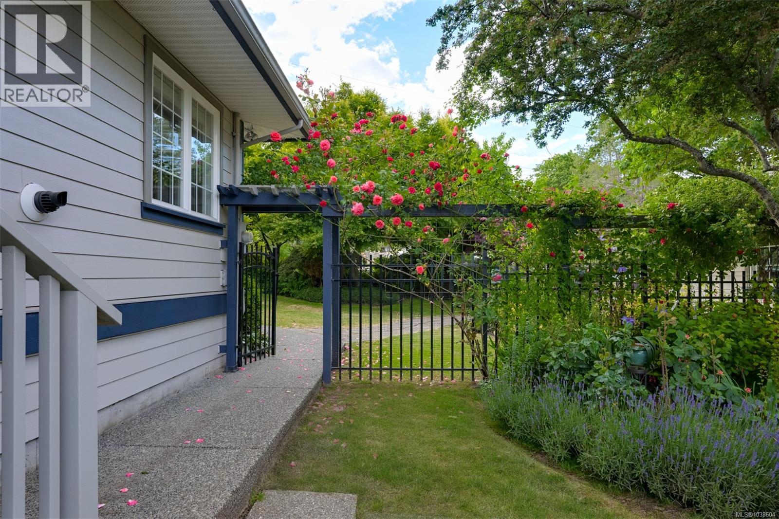 4005 Locarno Lane, Saanich, British Columbia  V8N 3Z9 - Photo 39 - 1038604