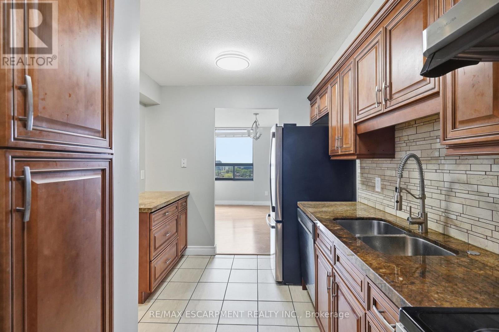 1516 - 50 Mississauga Valley Boulevard, Mississauga, Ontario  L5A 3S2 - Photo 3 - W13134884