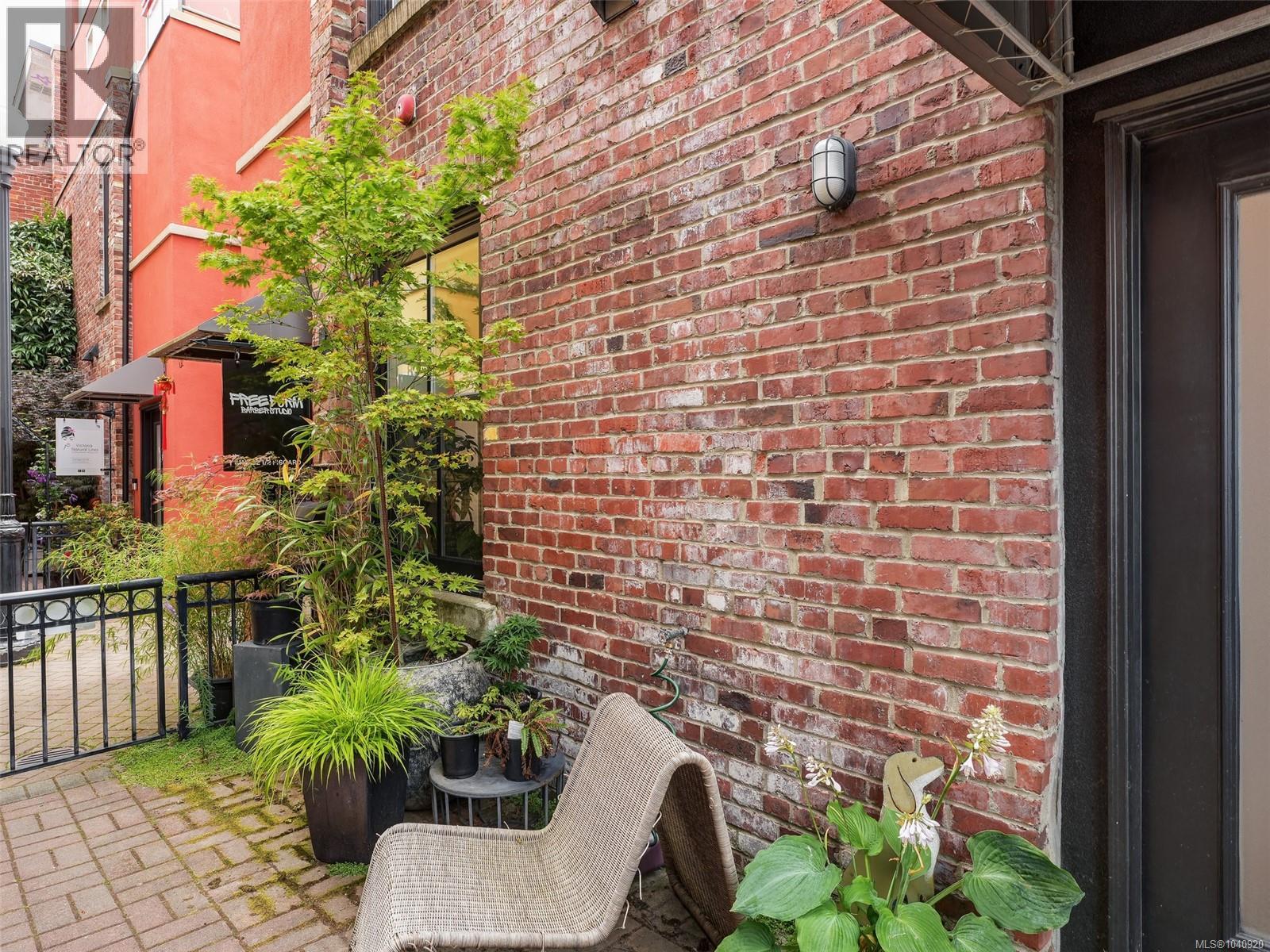 11 532 1/2 Fisgard St, Victoria, British Columbia V8W 1R4 - Photo 2 - 1040920