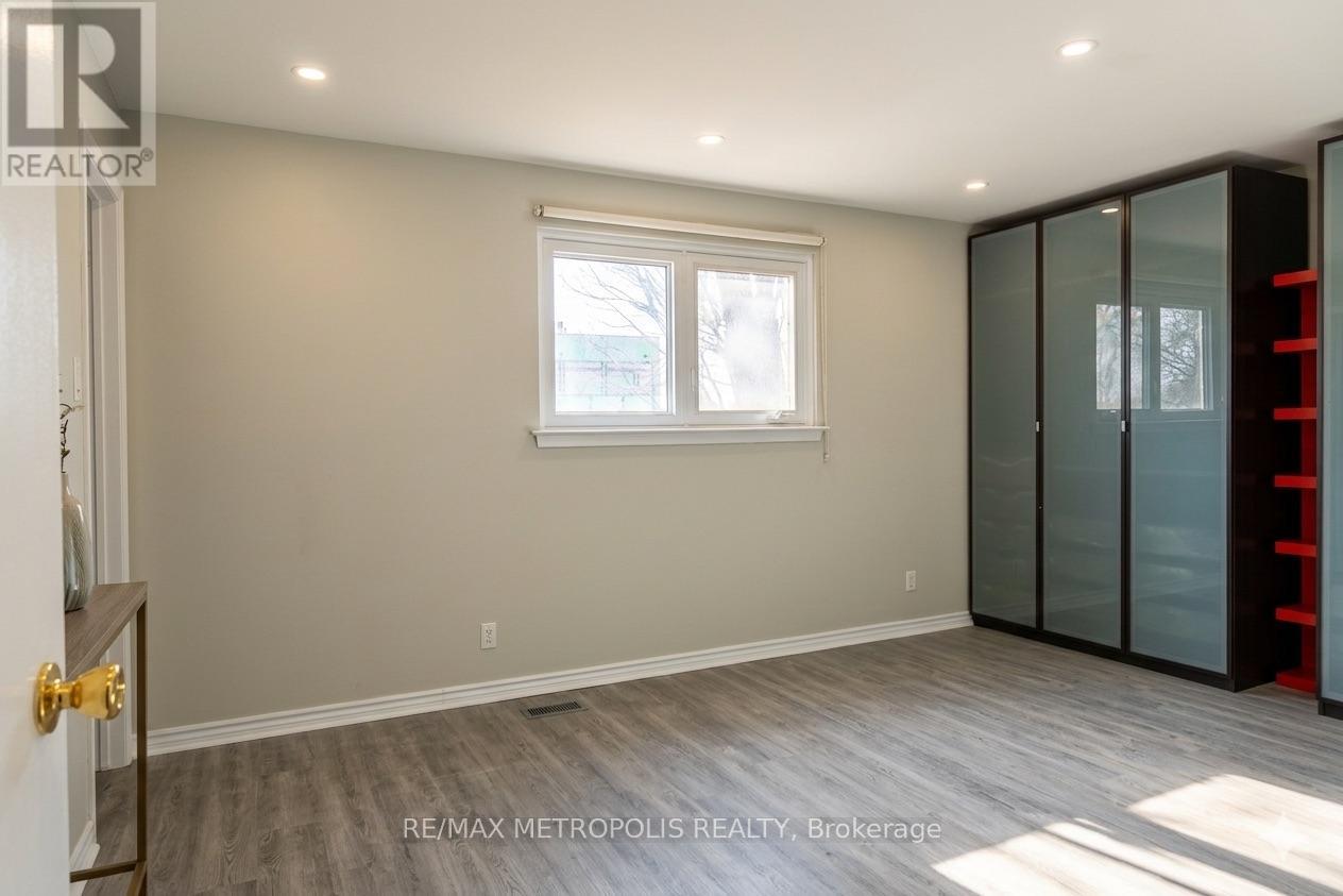 853 Douglas Avenue, Pickering, Ontario L1W 1N5 - Photo 2 - E13467992