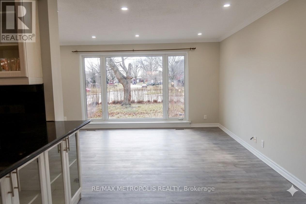 853 Douglas Avenue, Pickering, Ontario L1W 1N5 - Photo 4 - E13467992