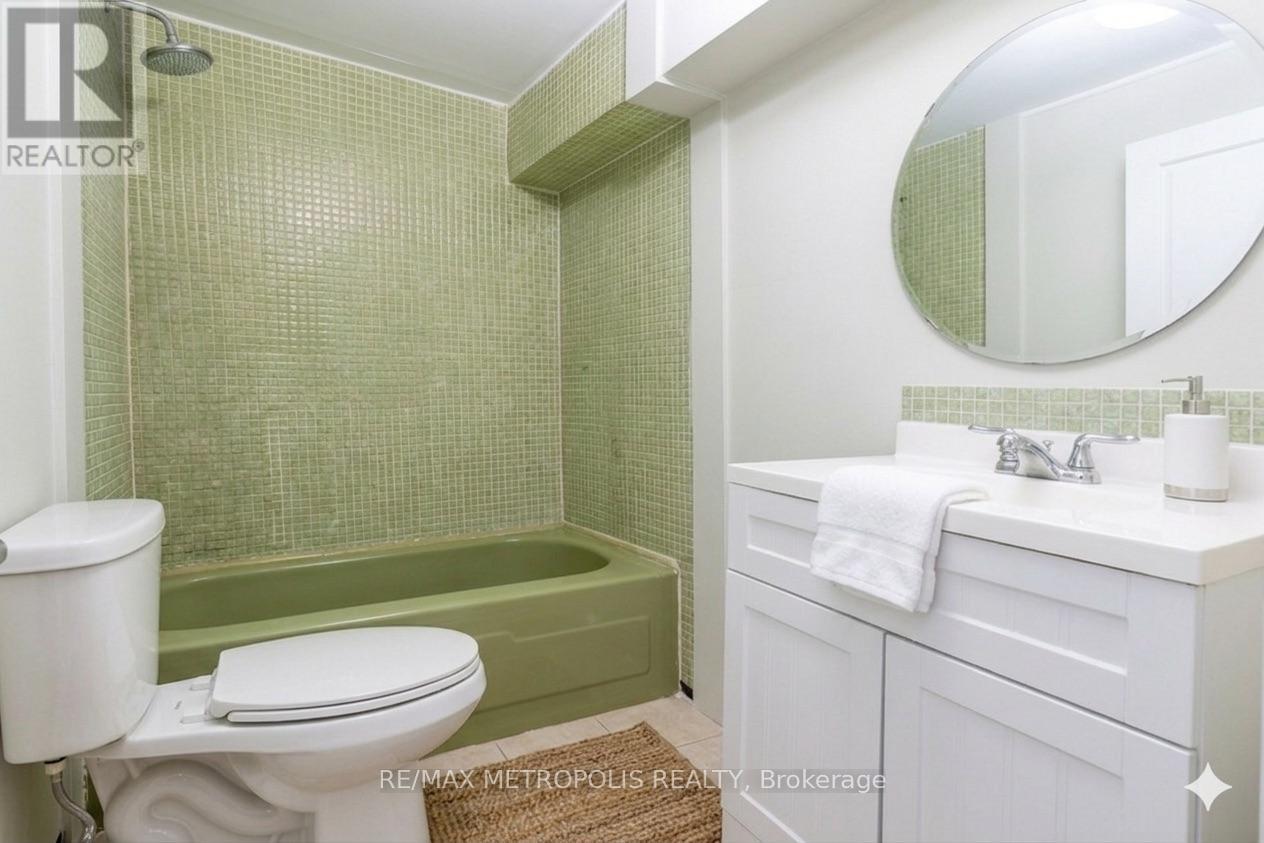 853 Douglas Avenue, Pickering, Ontario L1W 1N5 - Photo 7 - E13467992