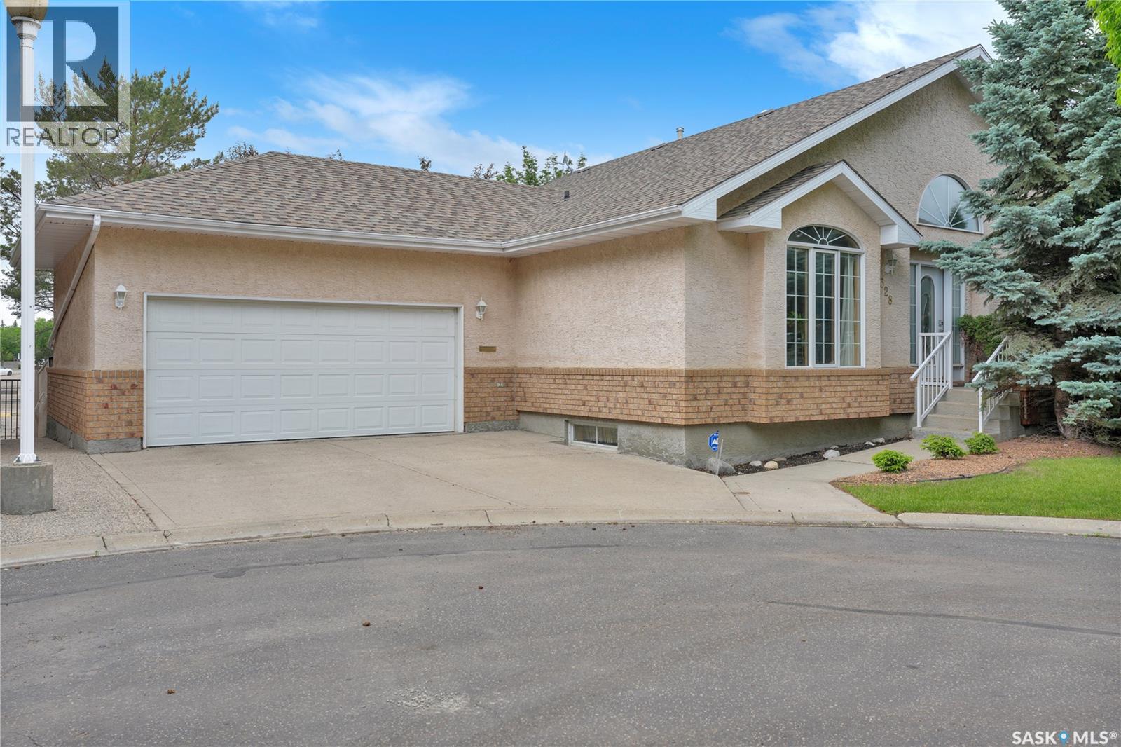 3328 Lakeshore Court, Regina, Saskatchewan  S4S 7H8 - Photo 2 - SK040086