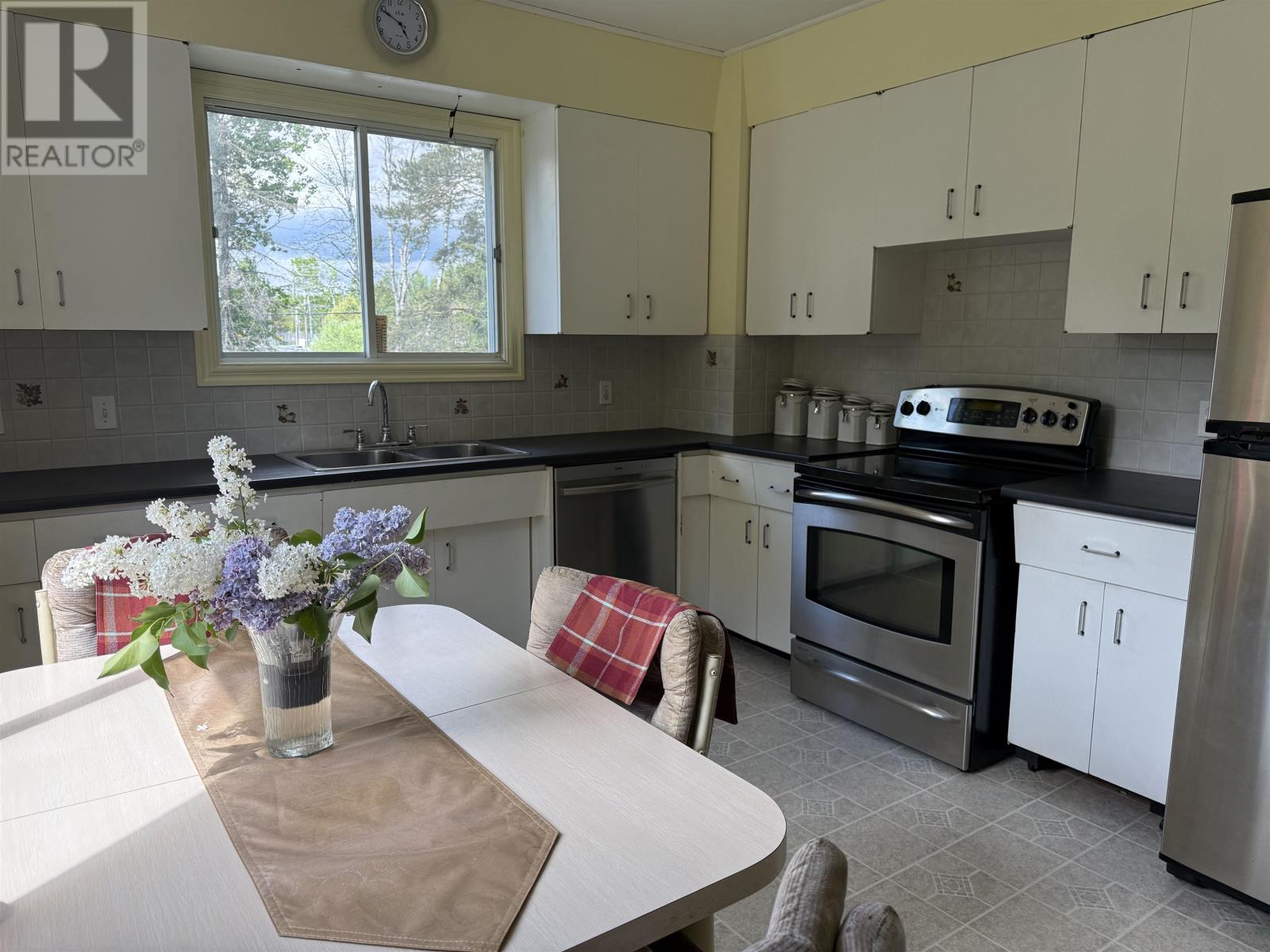 4039 Alice Ave, Thunder Bay, Ontario  P7G 2K6 - Photo 4 - TB2601555
