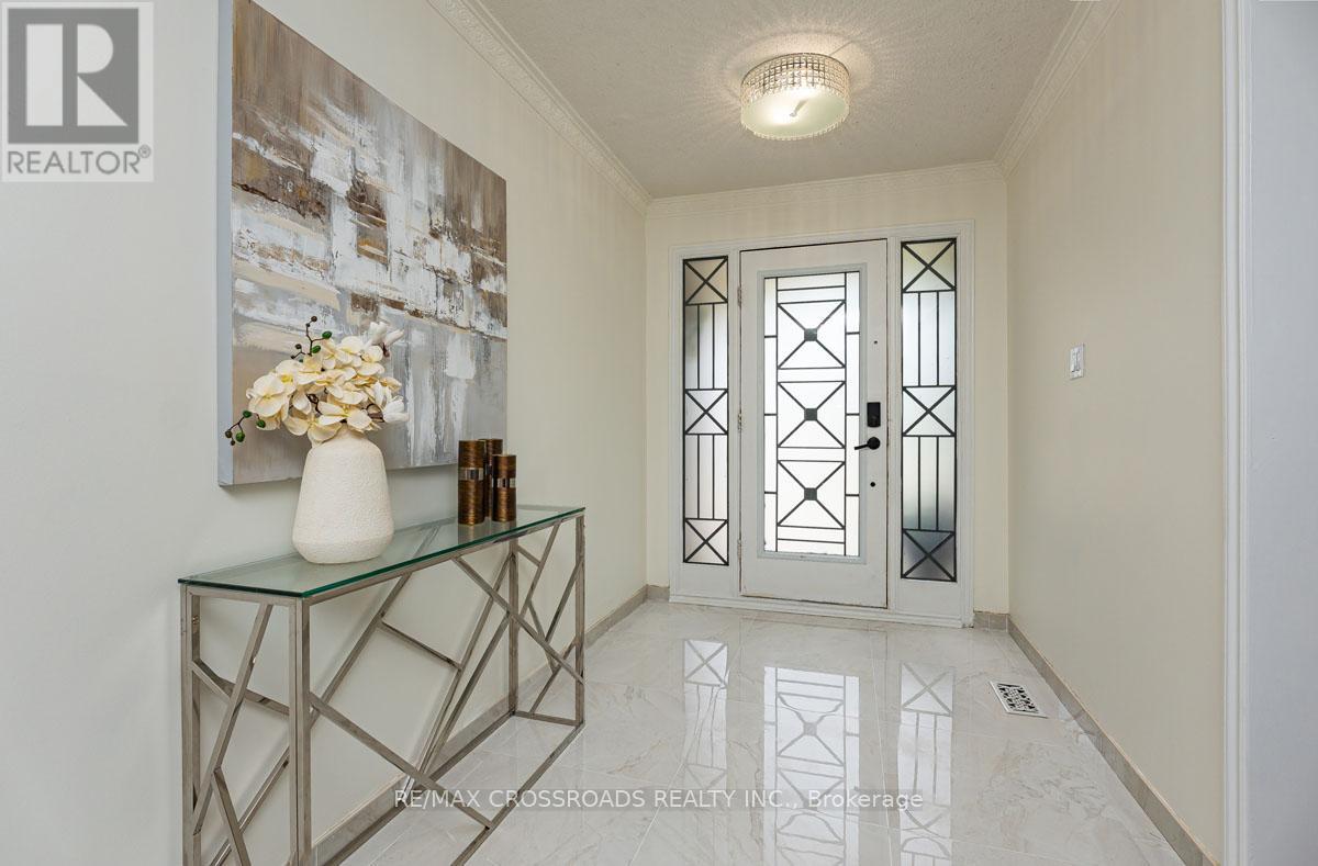 16 Heisey Drive, Markham, Ontario  L3P 4P7 - Photo 3 - N13467968