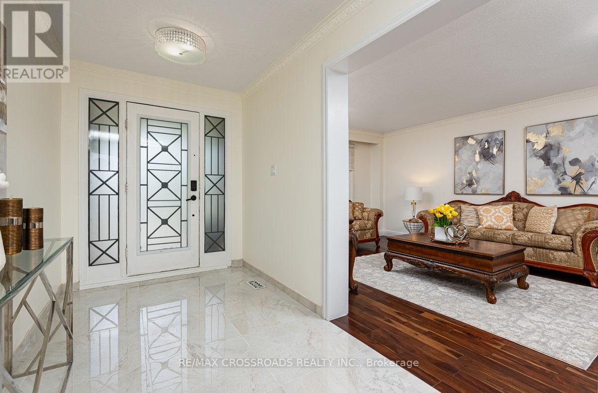 16 Heisey Drive, Markham, Ontario  L3P 4P7 - Photo 4 - N13467968