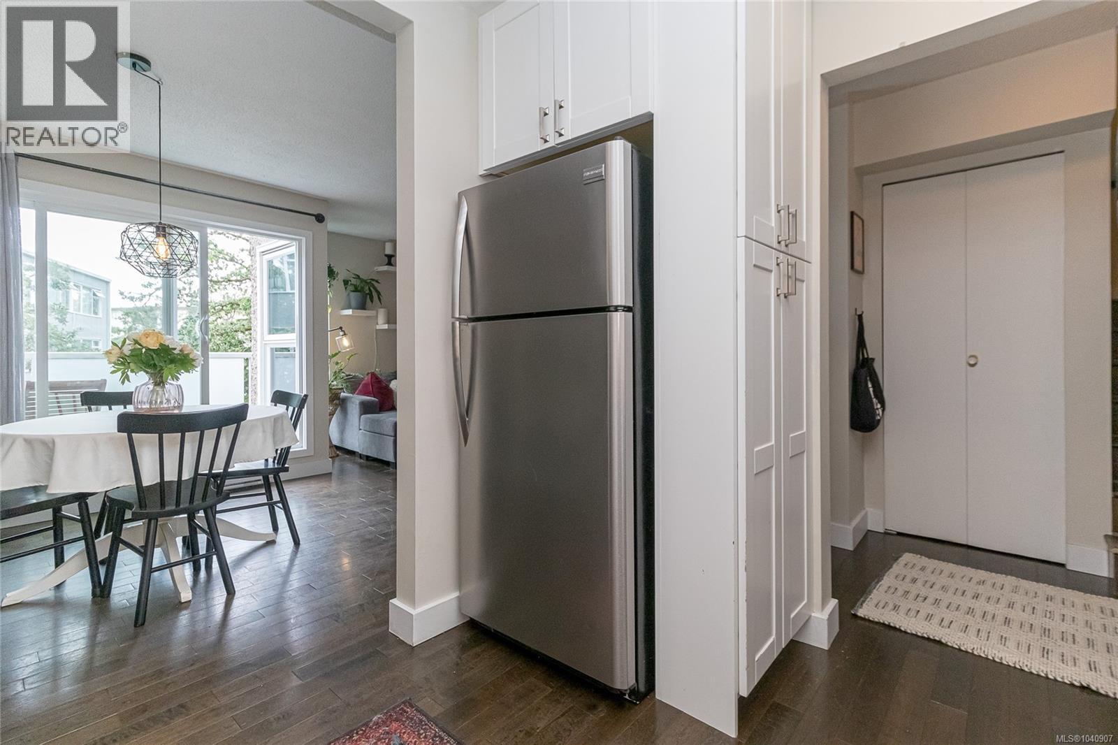 305 1366 Hillside Ave, Victoria, British Columbia  V8T 2B5 - Photo 12 - 1040907