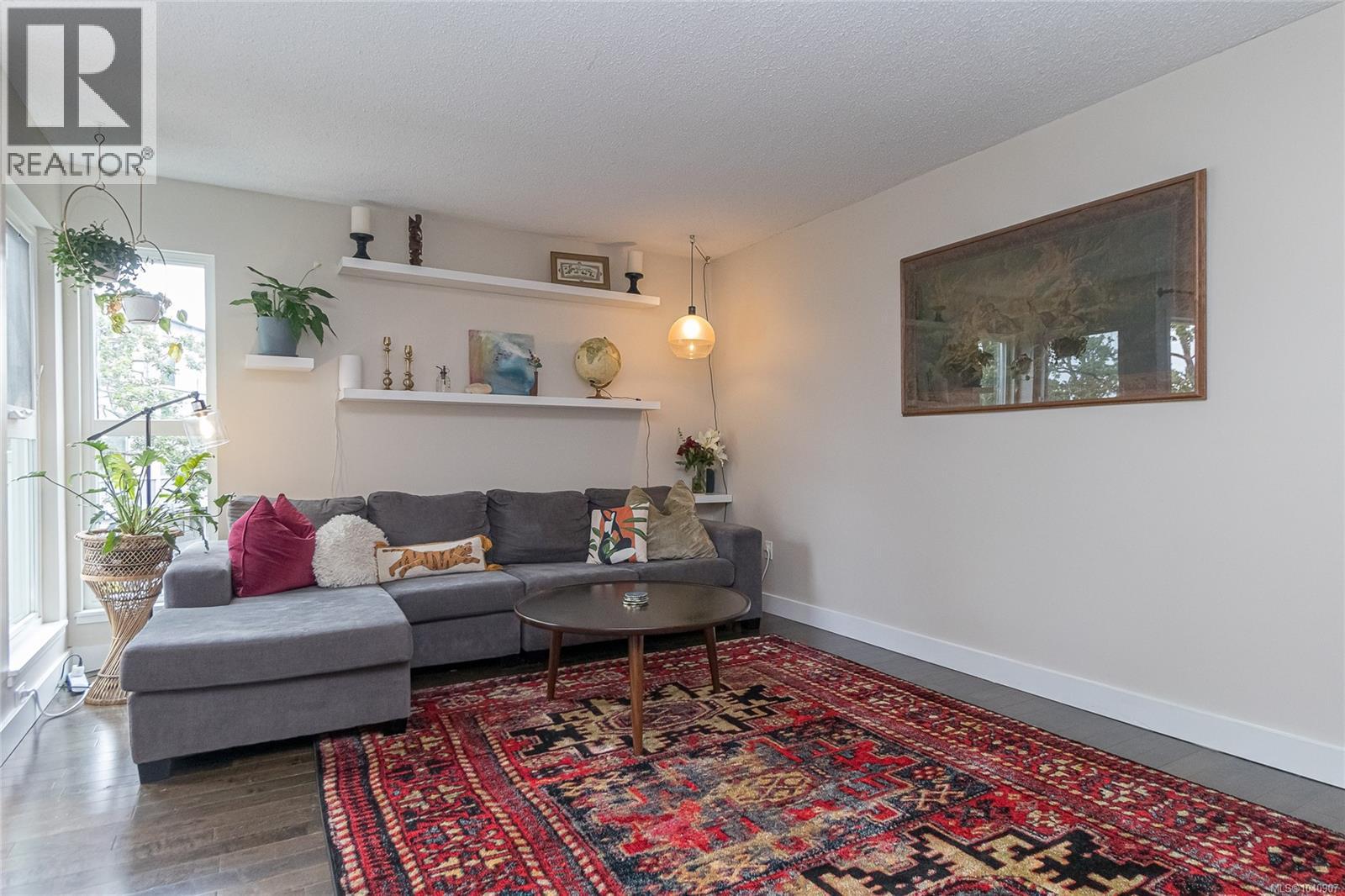 305 1366 Hillside Ave, Victoria, British Columbia  V8T 2B5 - Photo 5 - 1040907
