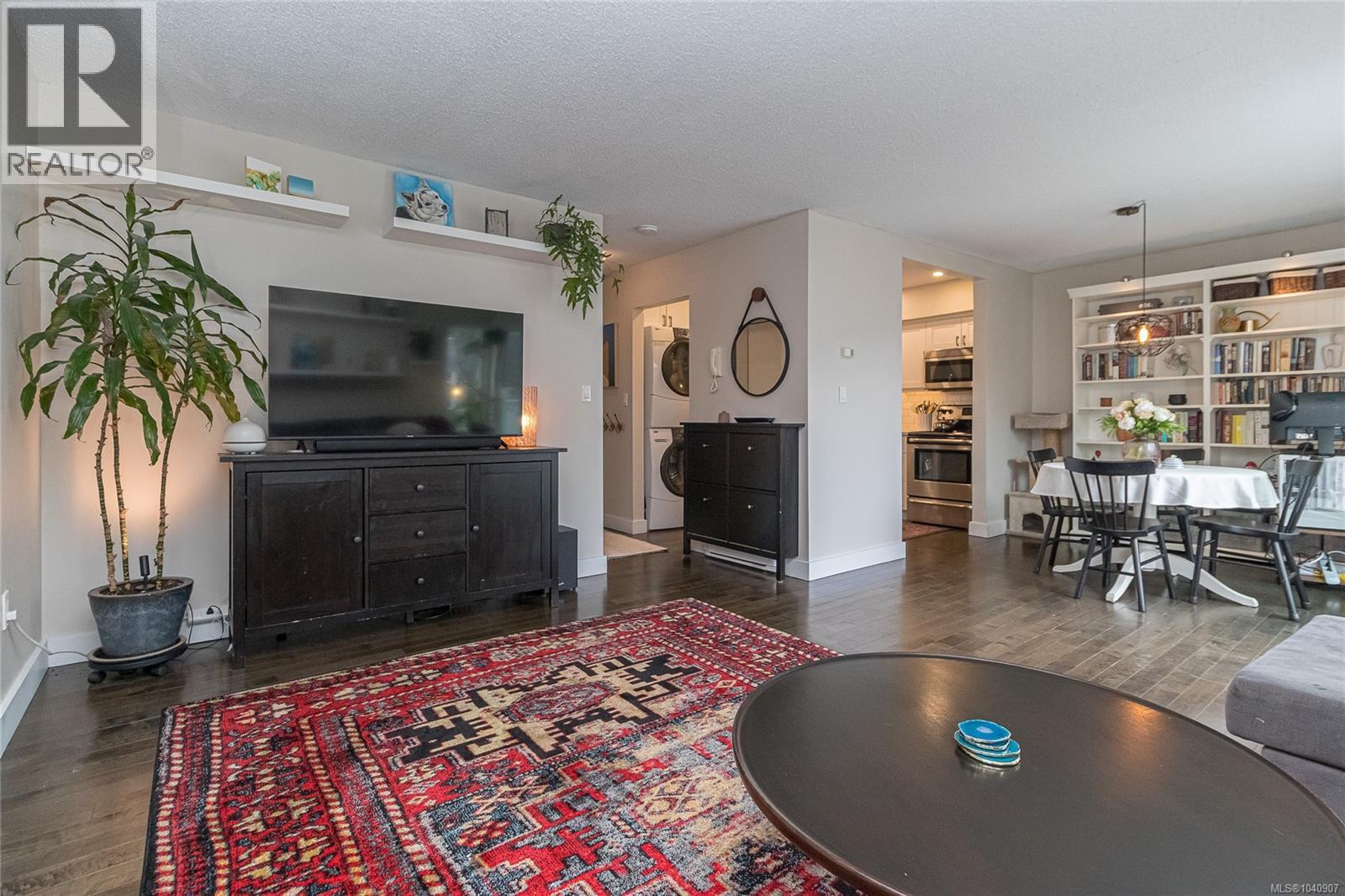 305 1366 Hillside Ave, Victoria, British Columbia  V8T 2B5 - Photo 6 - 1040907
