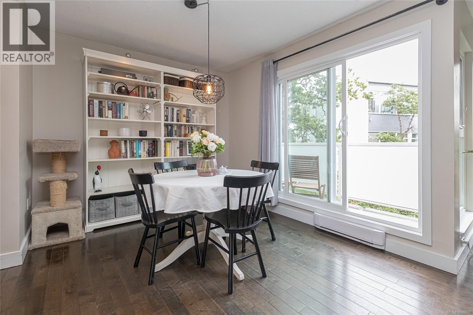 305 1366 Hillside Ave, Victoria, British Columbia  V8T 2B5 - Photo 7 - 1040907