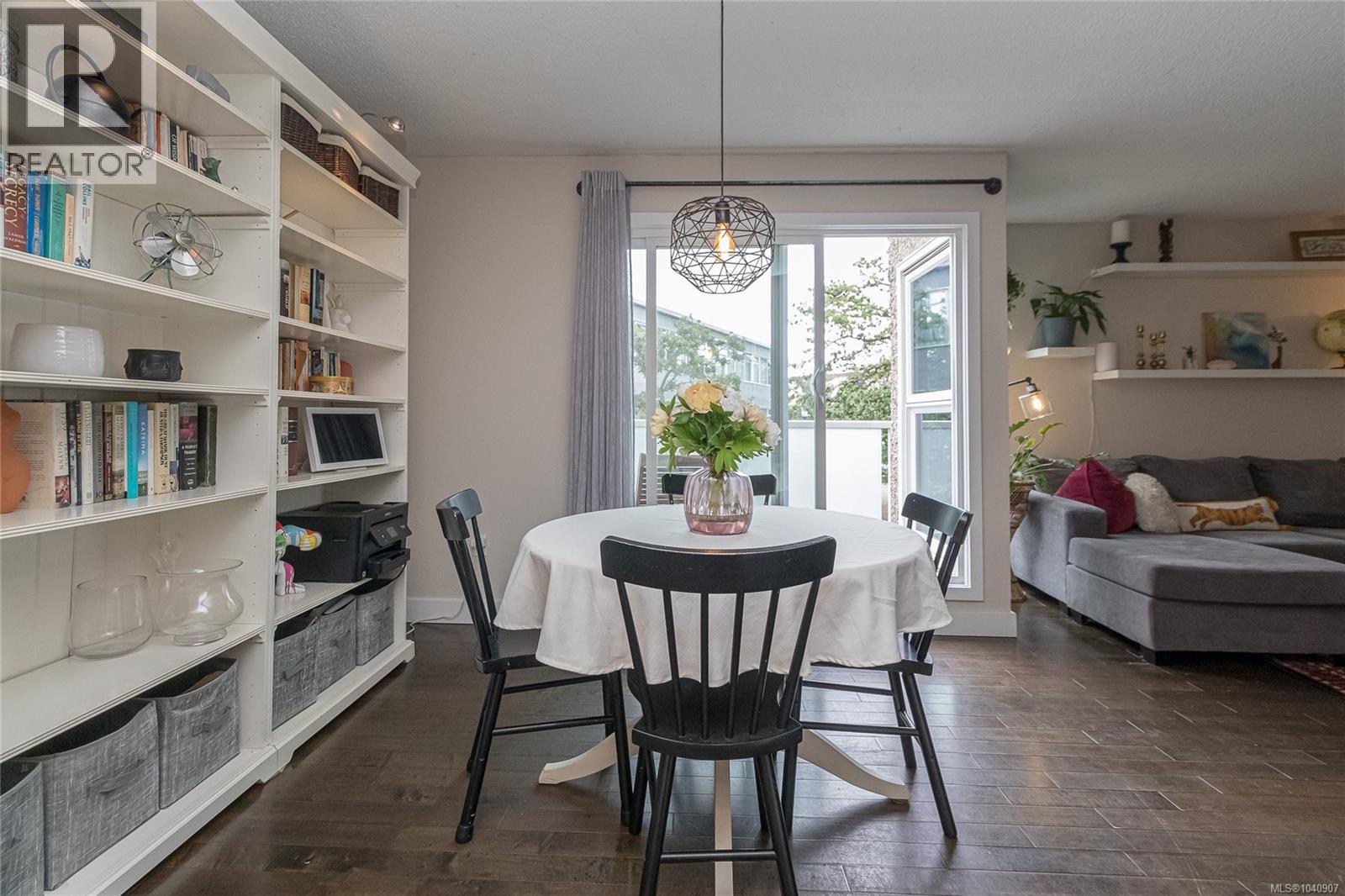 305 1366 Hillside Ave, Victoria, British Columbia  V8T 2B5 - Photo 9 - 1040907