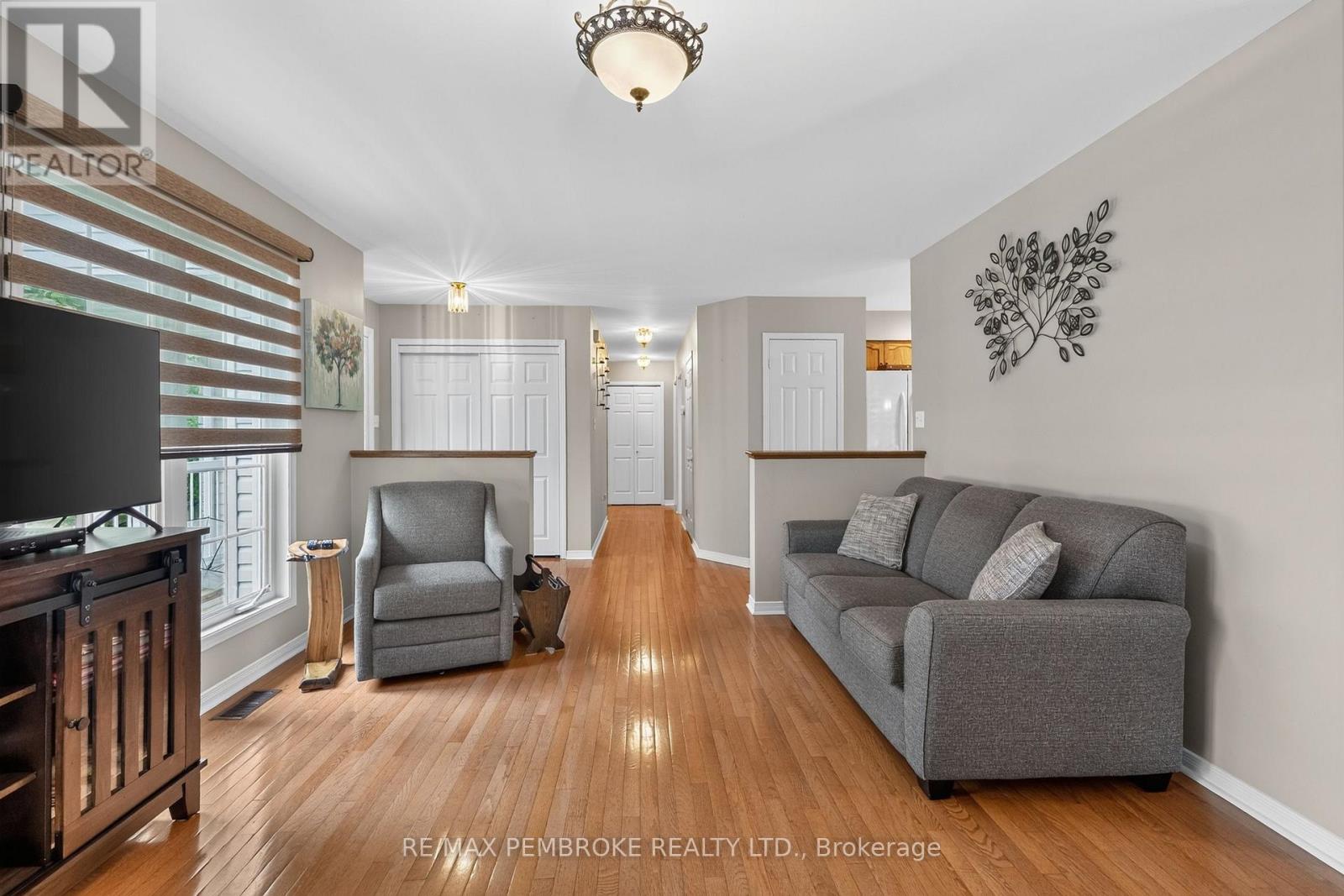 246 Black Bay Road, Petawawa, Ontario  K8H 2W8 - Photo 11 - X13468290