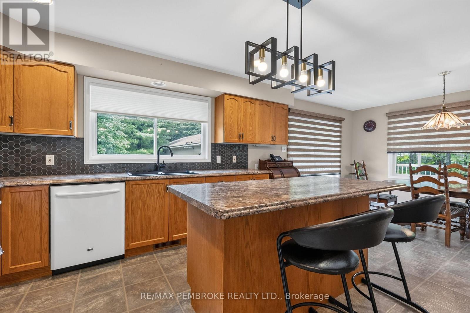 246 Black Bay Road, Petawawa, Ontario  K8H 2W8 - Photo 13 - X13468290