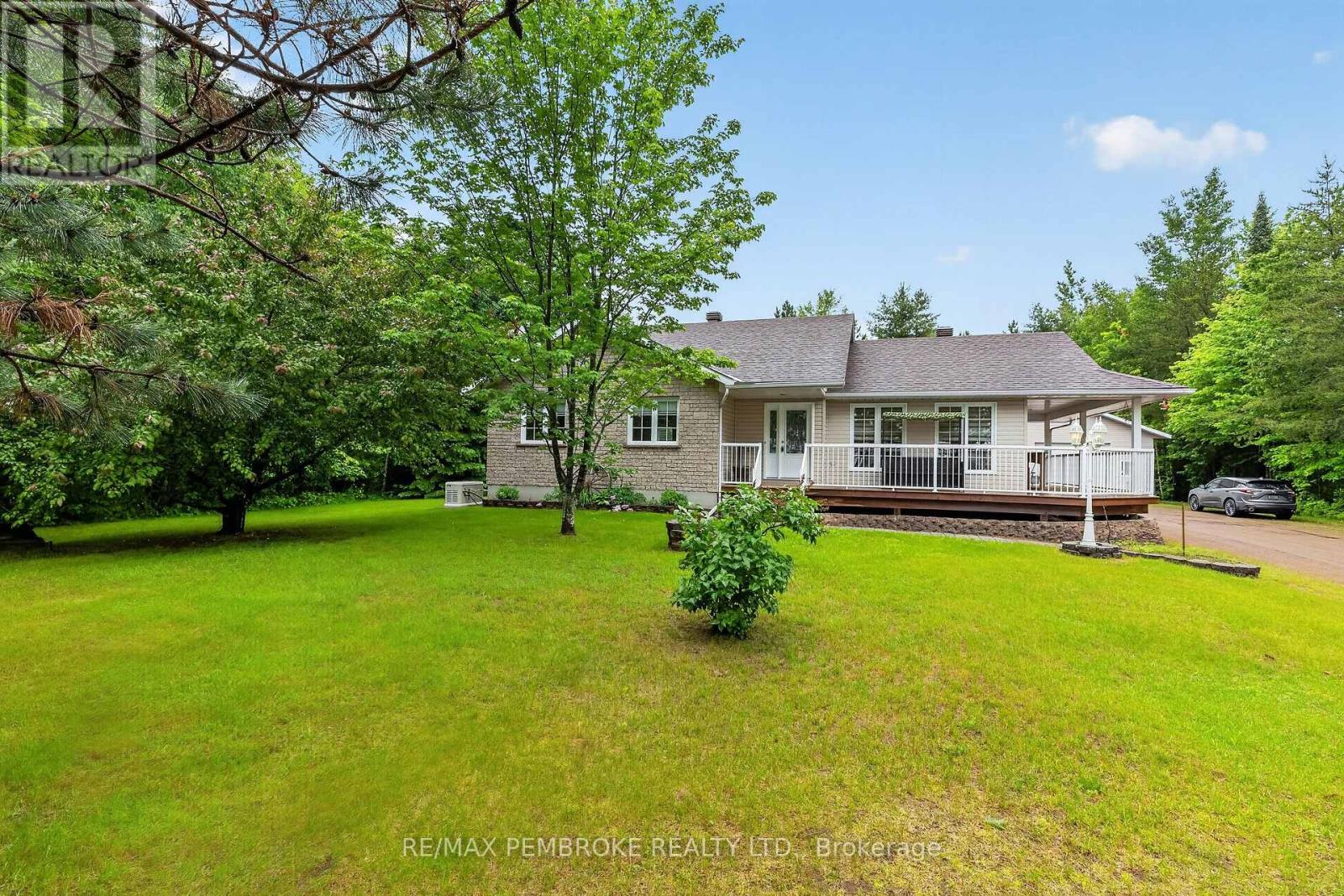246 Black Bay Road, Petawawa, Ontario  K8H 2W8 - Photo 2 - X13468290