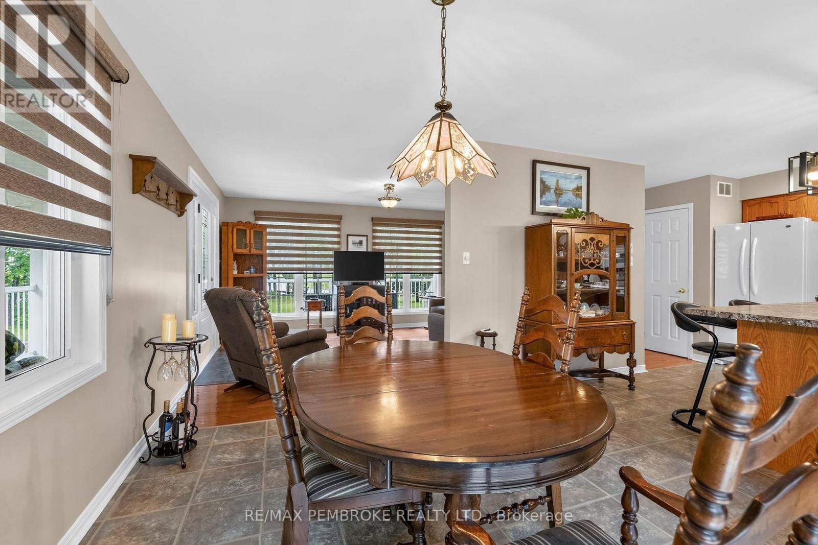 246 Black Bay Road, Petawawa, Ontario  K8H 2W8 - Photo 20 - X13468290