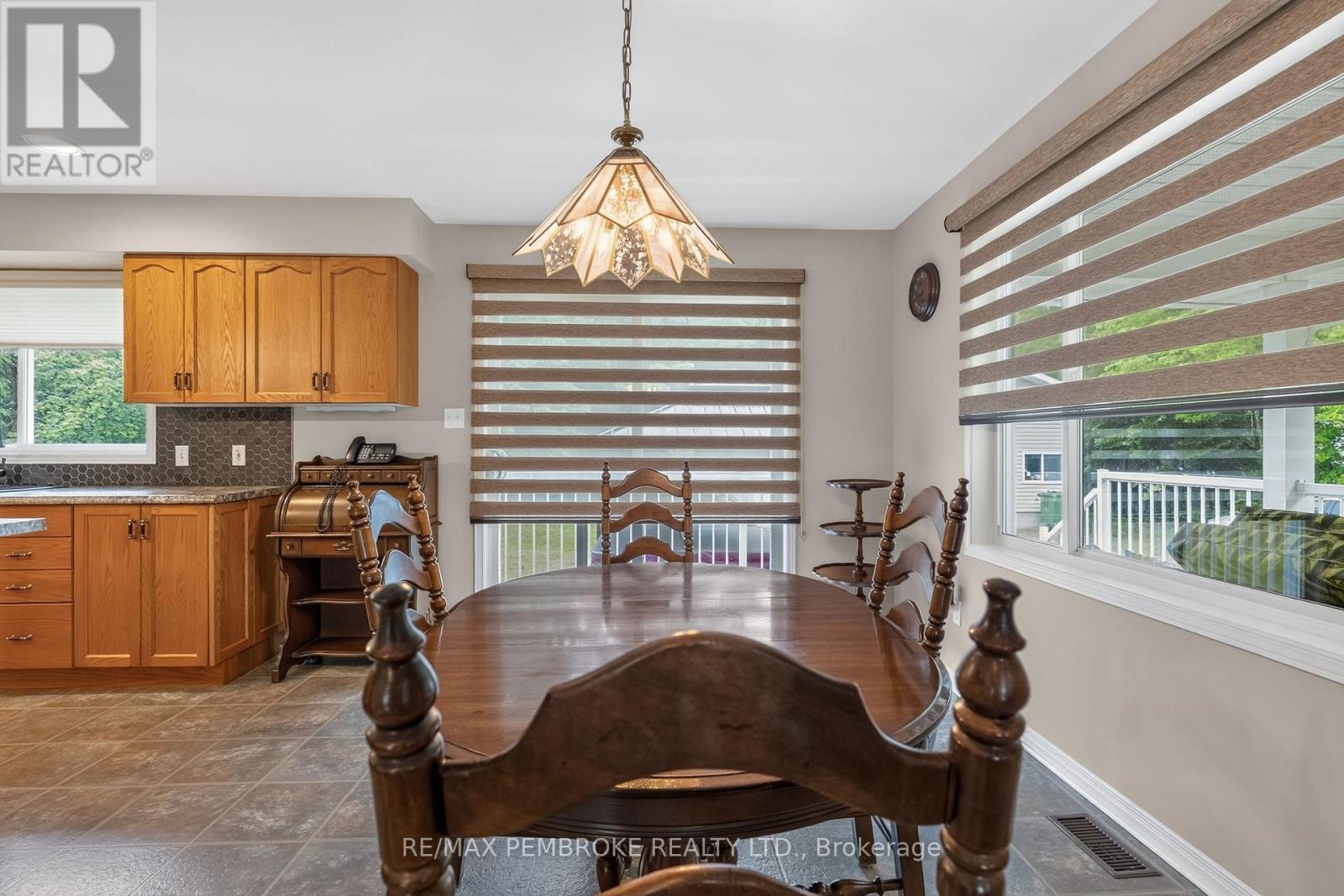 246 Black Bay Road, Petawawa, Ontario  K8H 2W8 - Photo 21 - X13468290