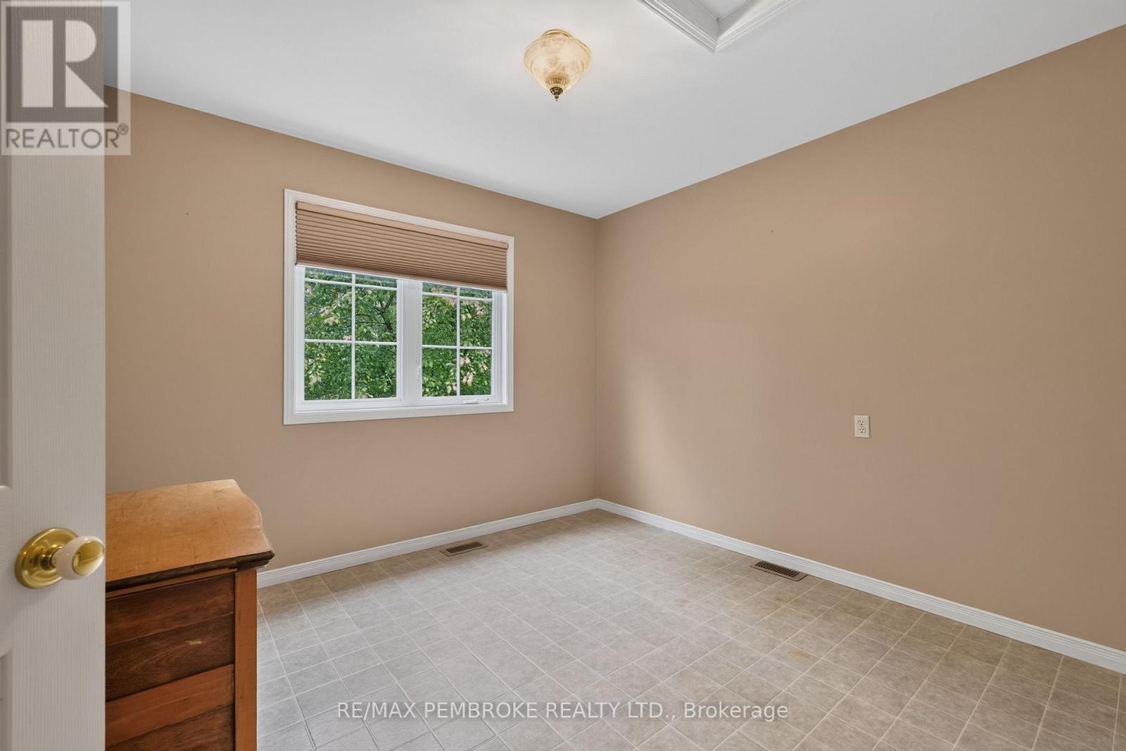 246 Black Bay Road, Petawawa, Ontario  K8H 2W8 - Photo 23 - X13468290