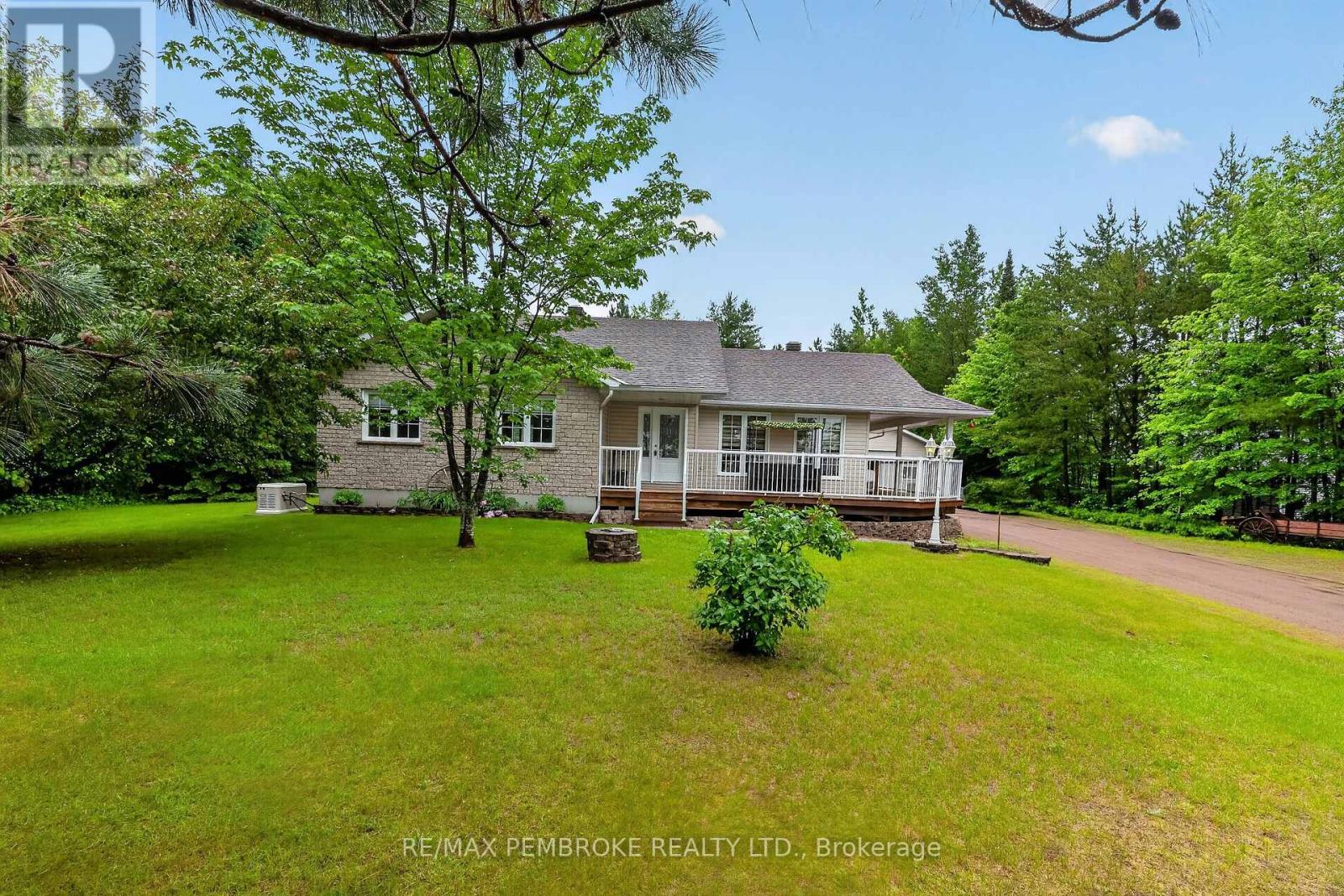 246 Black Bay Road, Petawawa, Ontario  K8H 2W8 - Photo 3 - X13468290
