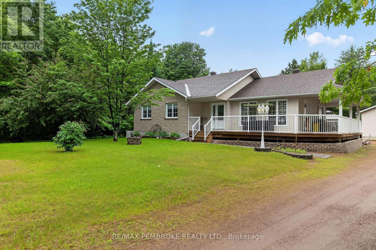 246 Black Bay Road, Petawawa, Ontario  K8H 2W8 - Photo 4 - X13468290