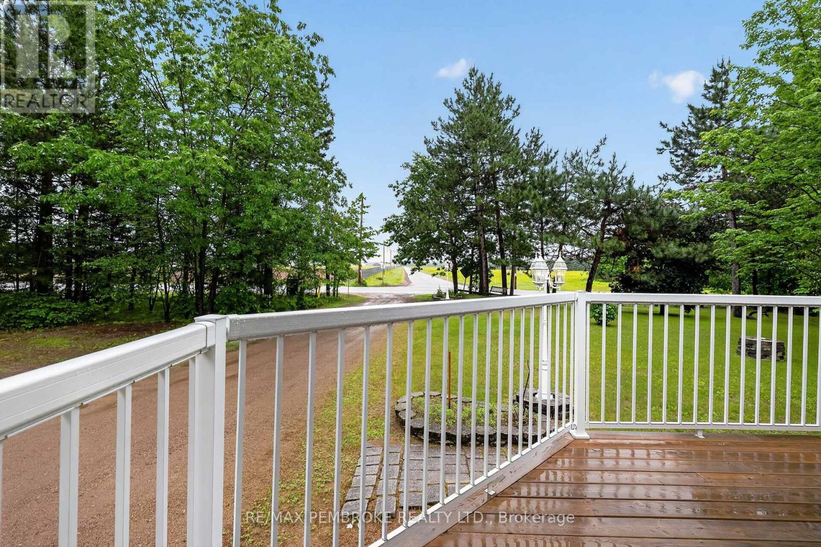 246 Black Bay Road, Petawawa, Ontario  K8H 2W8 - Photo 8 - X13468290