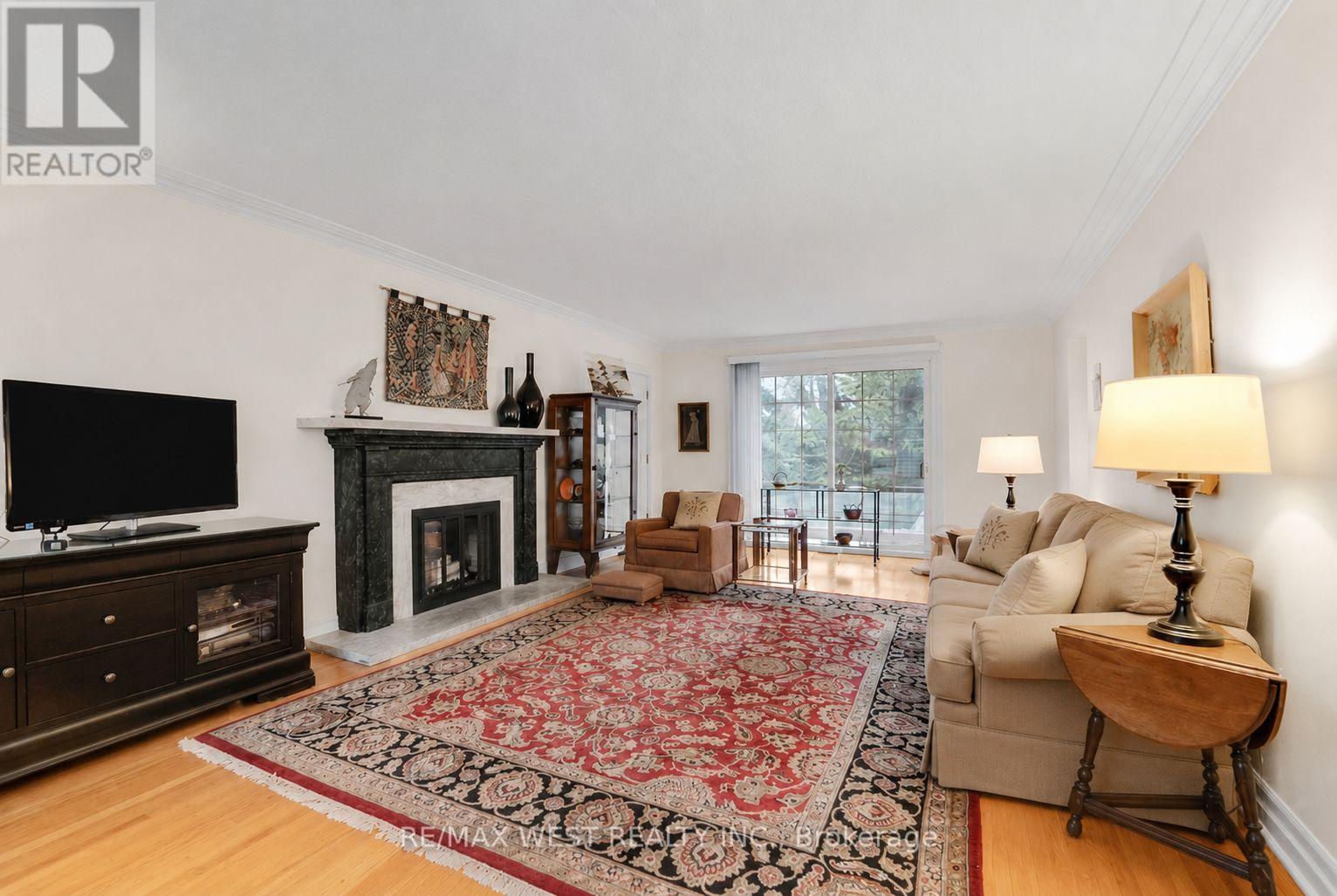 18 North Kingslea Drive, Toronto, Ontario  M8Y 2B1 - Photo 2 - W13464360