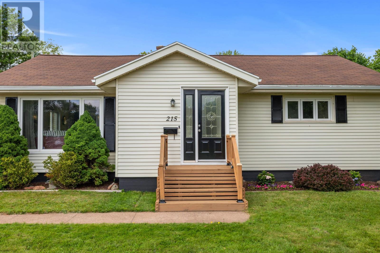 215 Maple Avenue, Summerside, Prince Edward Island  C1N 2H1 - Photo 11 - 202615046
