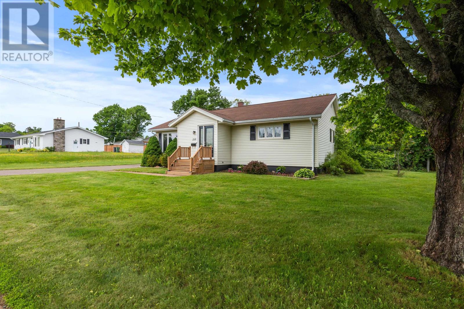 215 Maple Avenue, Summerside, Prince Edward Island  C1N 2H1 - Photo 4 - 202615046
