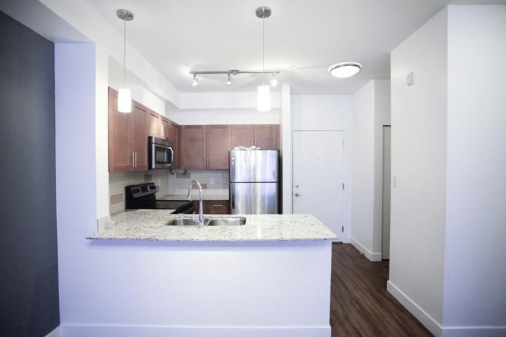 1xx 13468 King George Boulevard, Surrey, British Columbia  V3T 0H5 - Photo 2 - R3137876