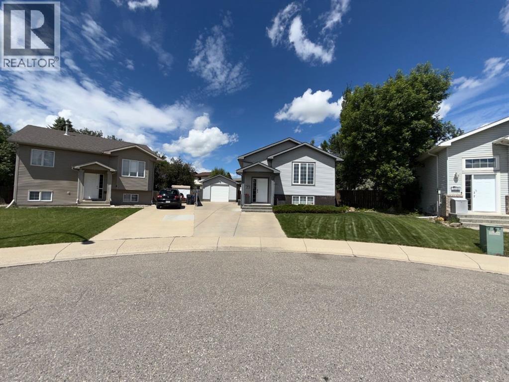 40 Micmac Court W, Lethbridge, Alberta  T1K 7P9 - Photo 2 - A2321798