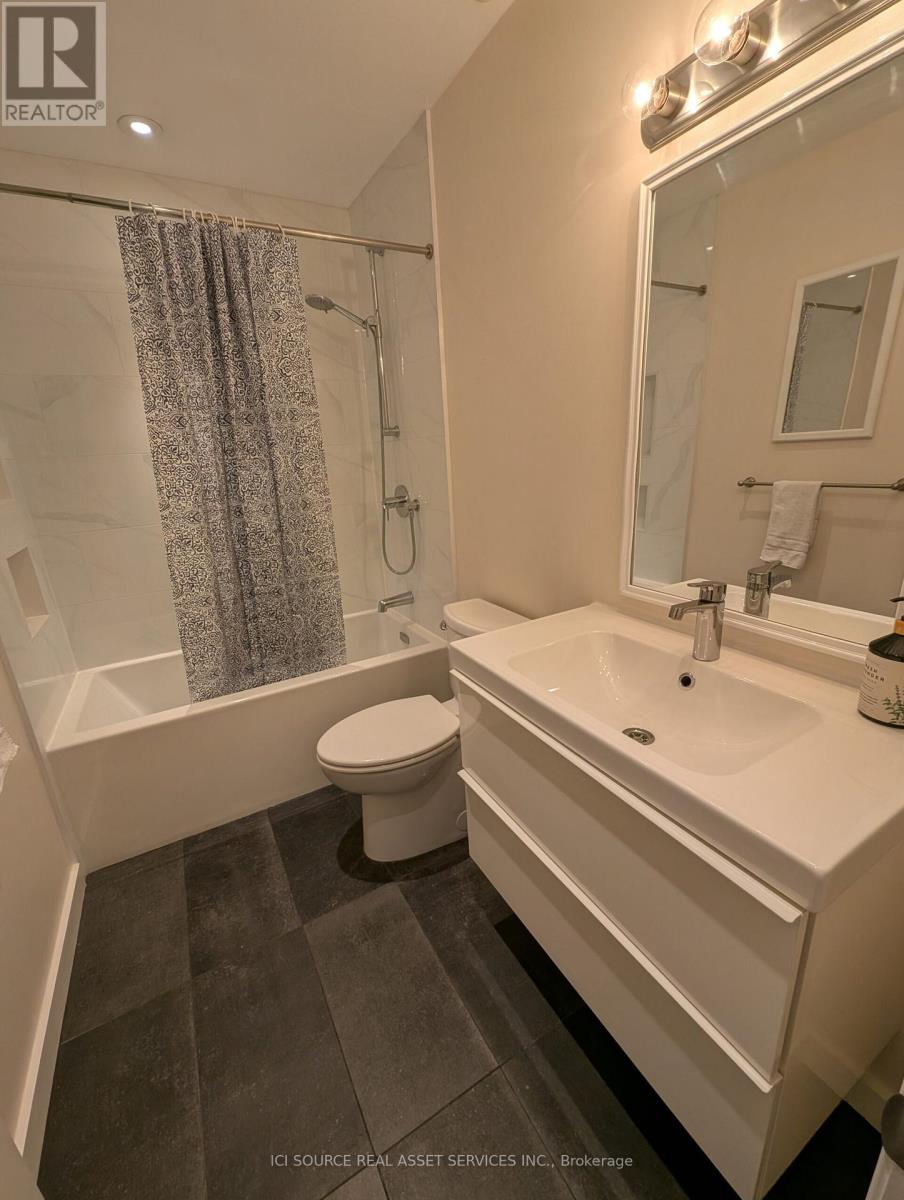 17 Douville Court, Toronto, Ontario  M5A 4E7 - Photo 14 - C13468302