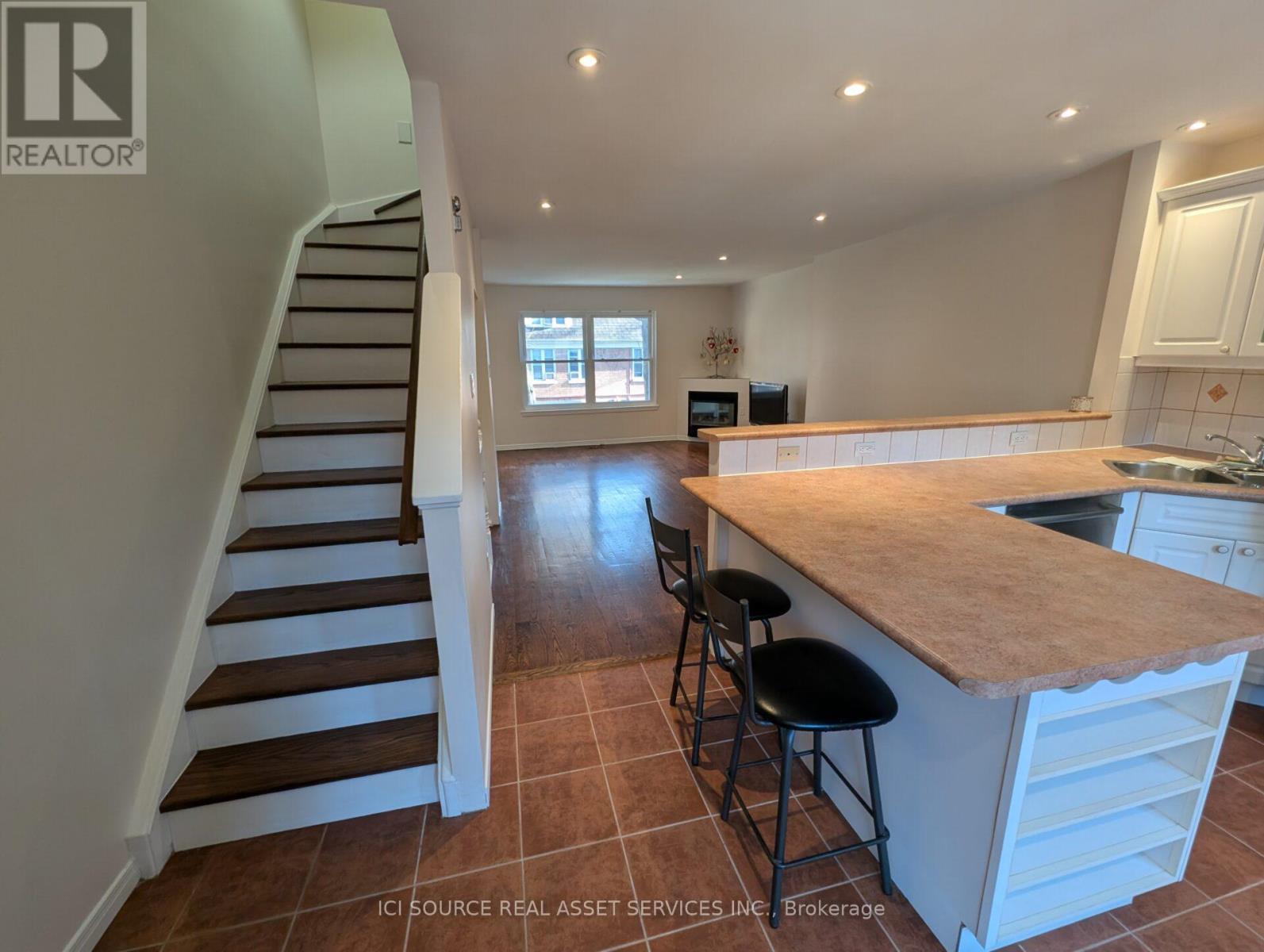 17 Douville Court, Toronto, Ontario  M5A 4E7 - Photo 18 - C13468302