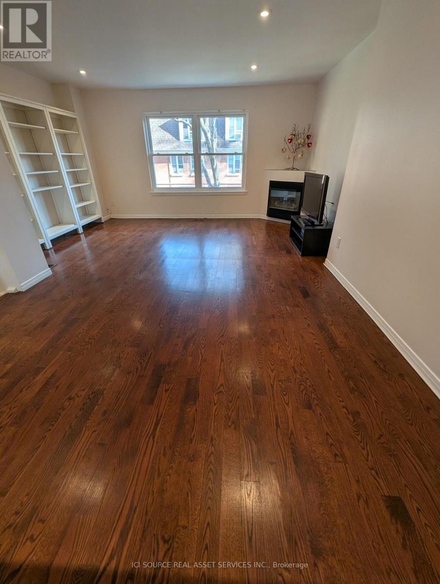 17 Douville Court, Toronto, Ontario  M5A 4E7 - Photo 4 - C13468302